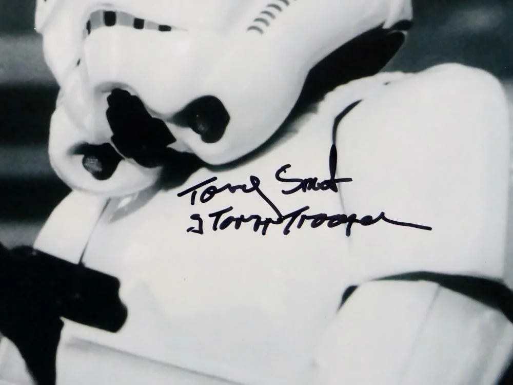 Tony Smart — Tony Smart Autographed 11x14 Firing Gun Photo w/ Stormtrooper - JSA Auth *Black, изображение 2