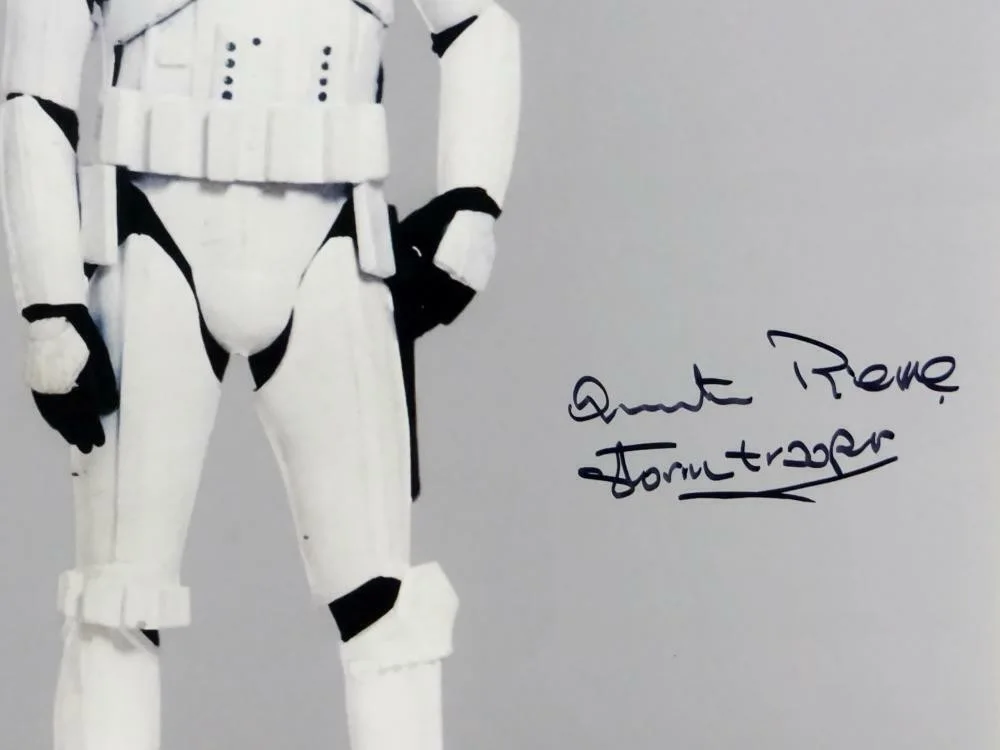 Syd Wragg — Quentin Pierre Autographed Full Body 11x14 Photo w/ Stormtrooper - JSA Auth *Blk, изображение 2