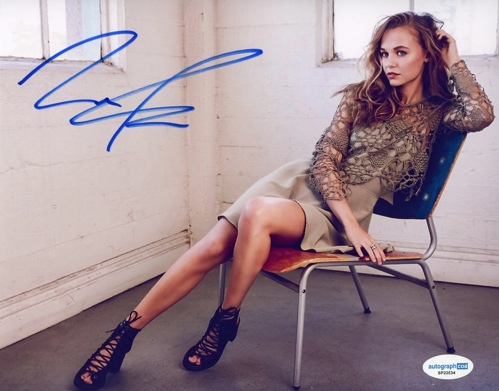 Madison Iseman — Madison Iseman "I Know What You Did Last Summer" SIGNED 8x10 Photo B ACOA