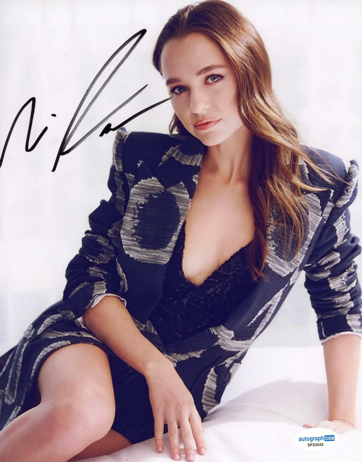 Madison Iseman — Madison Iseman "Still the King" AUTOGRAPH Signed Autographed 8x10 Photo B ACOA