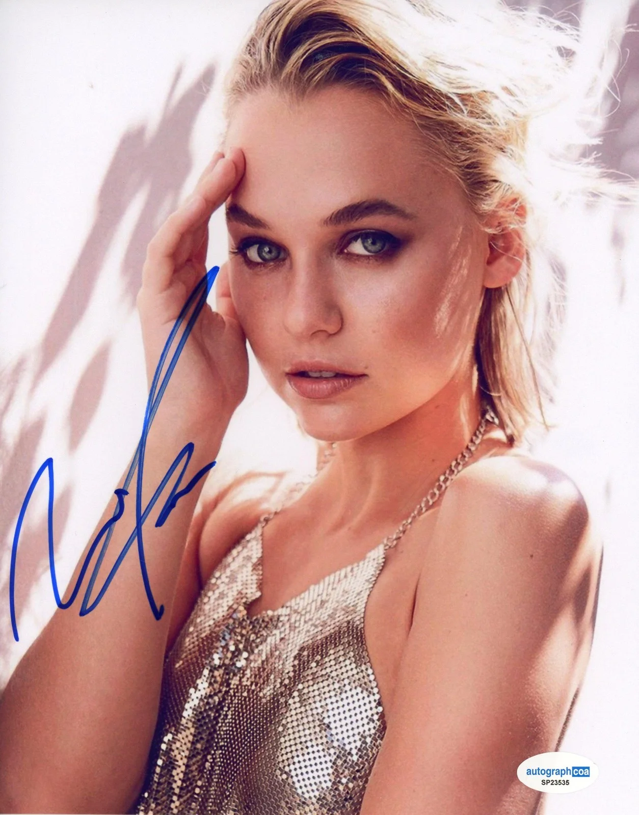 Madison Iseman — Madison Iseman "Still the King" AUTOGRAPH Signed Autographed 8x10 Photo ACOA