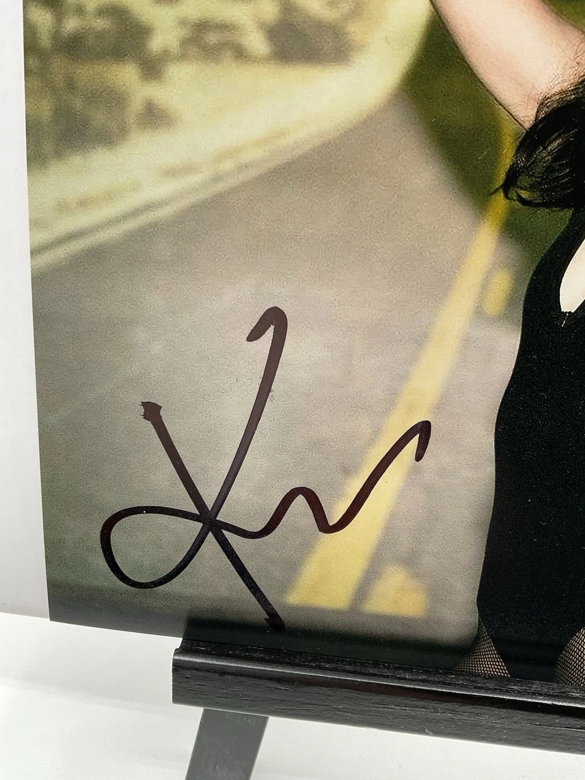 Krysten Ritter — Krysten Ritter signed 8x10 Jessica Jones signed photo Marvel signed 8x10 SWAU, image 2