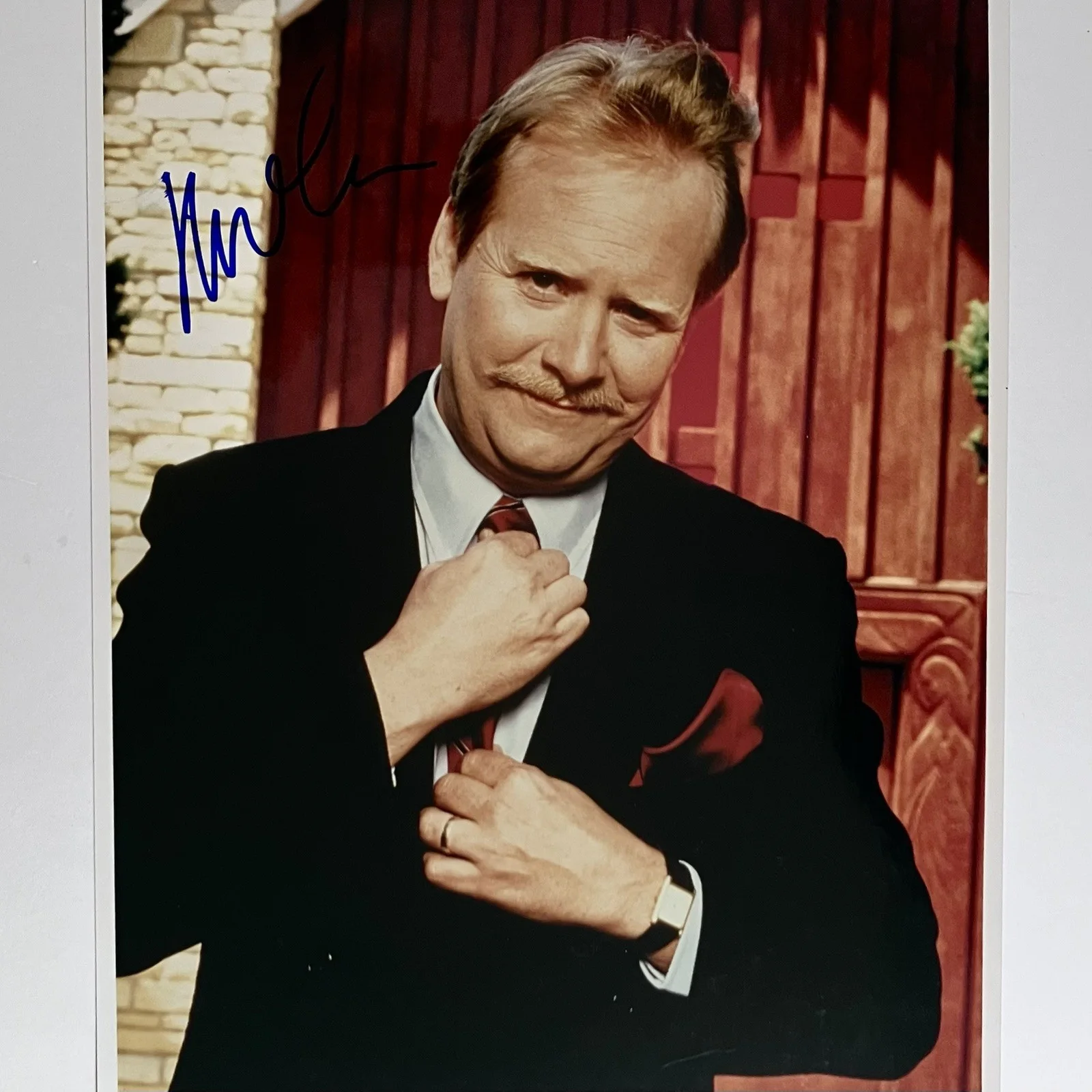 Martin Mull — MARTIN MULL Signed 8x10 Photo / ACTOR From ROSEANNE, Clue, TWO AND A HALF MEN, image 2