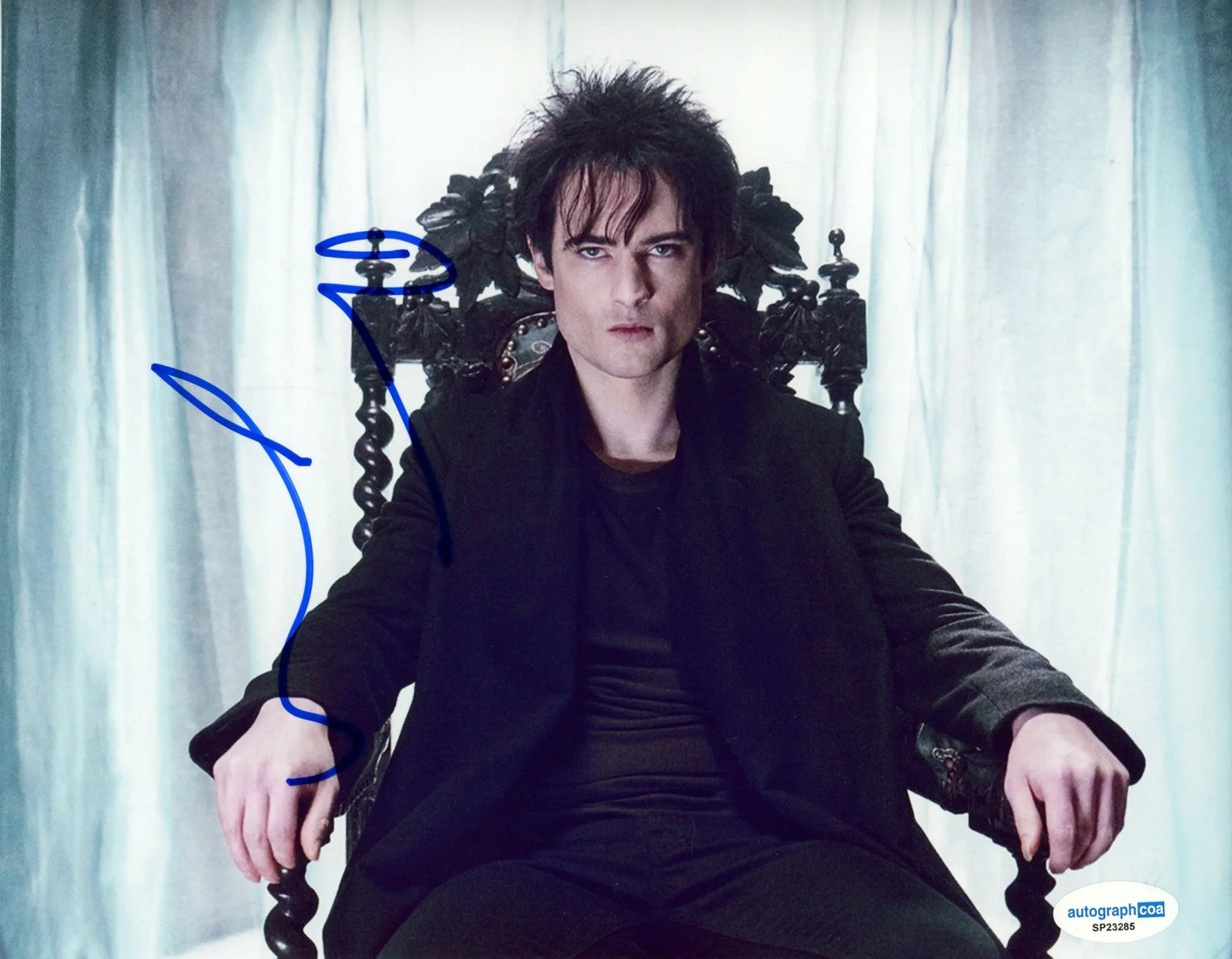Tom Sturridge — Tom Sturridge "The Sandman" AUTOGRAPH Signed 'Dream' 8x10 Photo D ACOA
