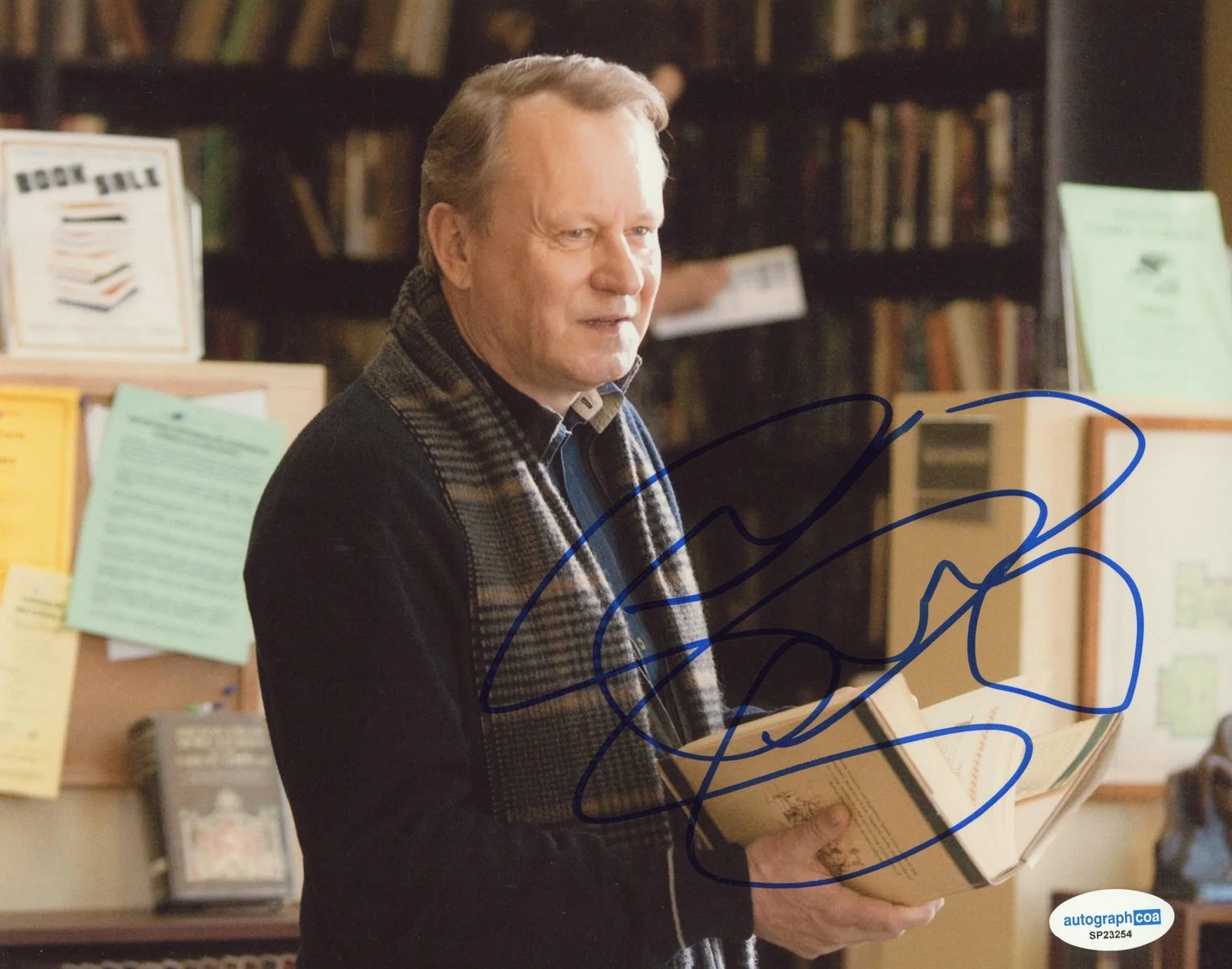 Stellan Skarsgård — Stellan Skarsgard "Thor" AUTOGRAPH Signed 'Erik Selvig' 8x10 Photo B ACOA