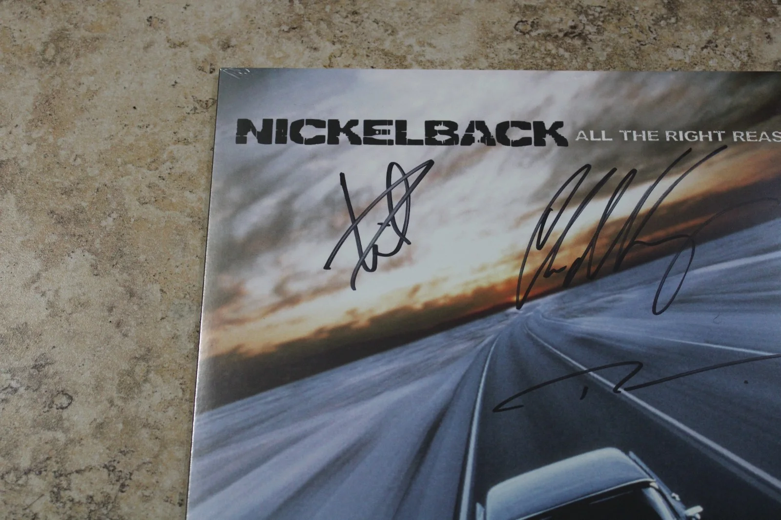 🎸 Nickelback – All The Right Reasons Vinyl – SIGNED COVER by Entire Band! 🔥, изображение 2