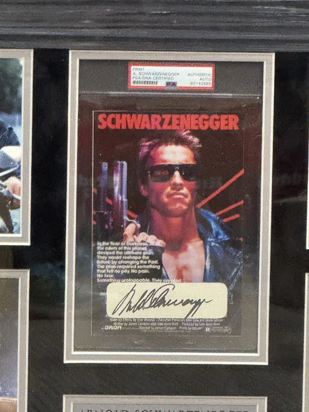 Arnold Schwarzenegger — Arnold Schwarzenegger Signed Framed Terminator Auto Psa Slabbed, image 2