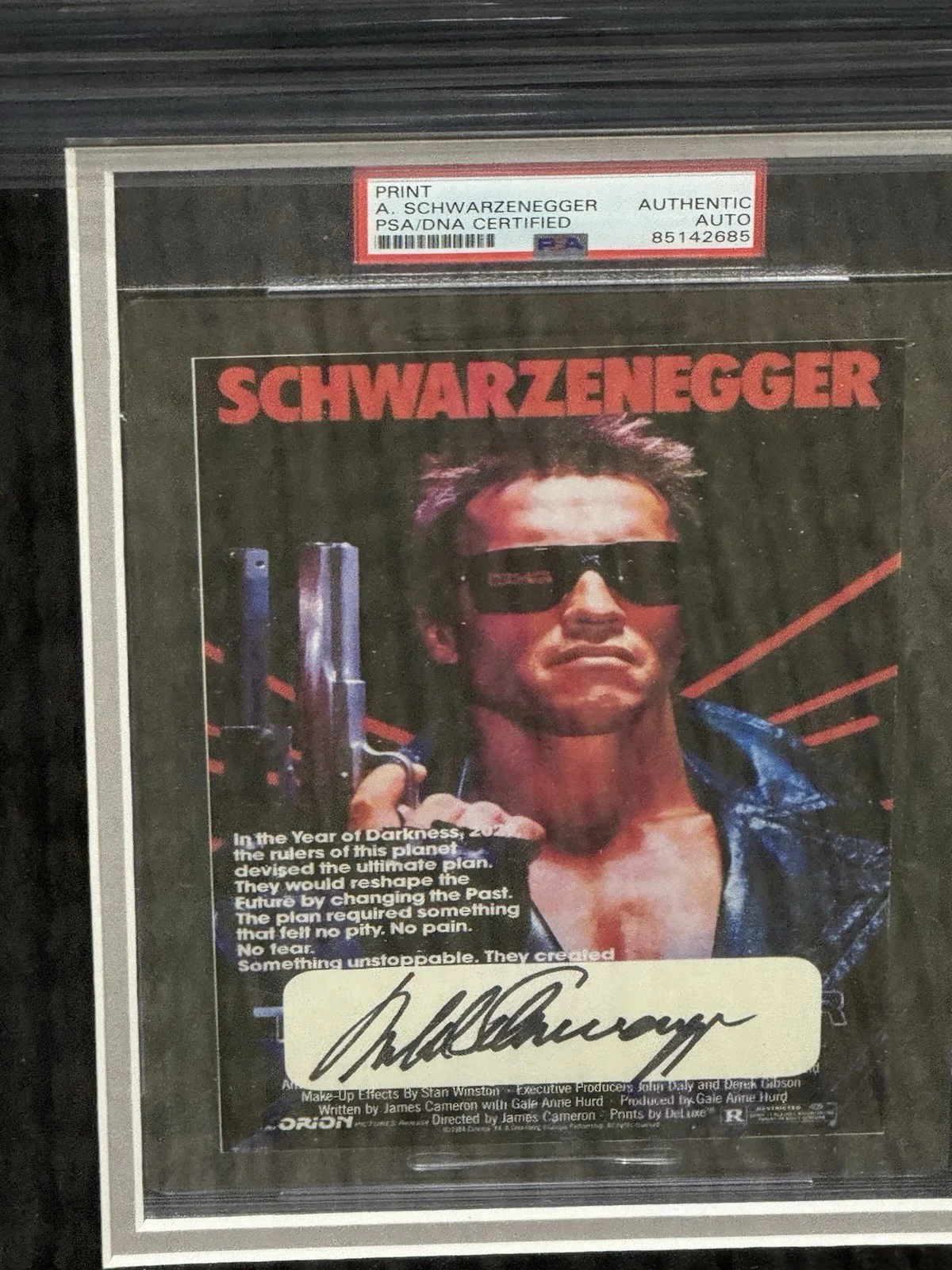 Arnold Schwarzenegger — Arnold Schwarzenegger Signed Framed Terminator Auto Psa Slabbed, image 3