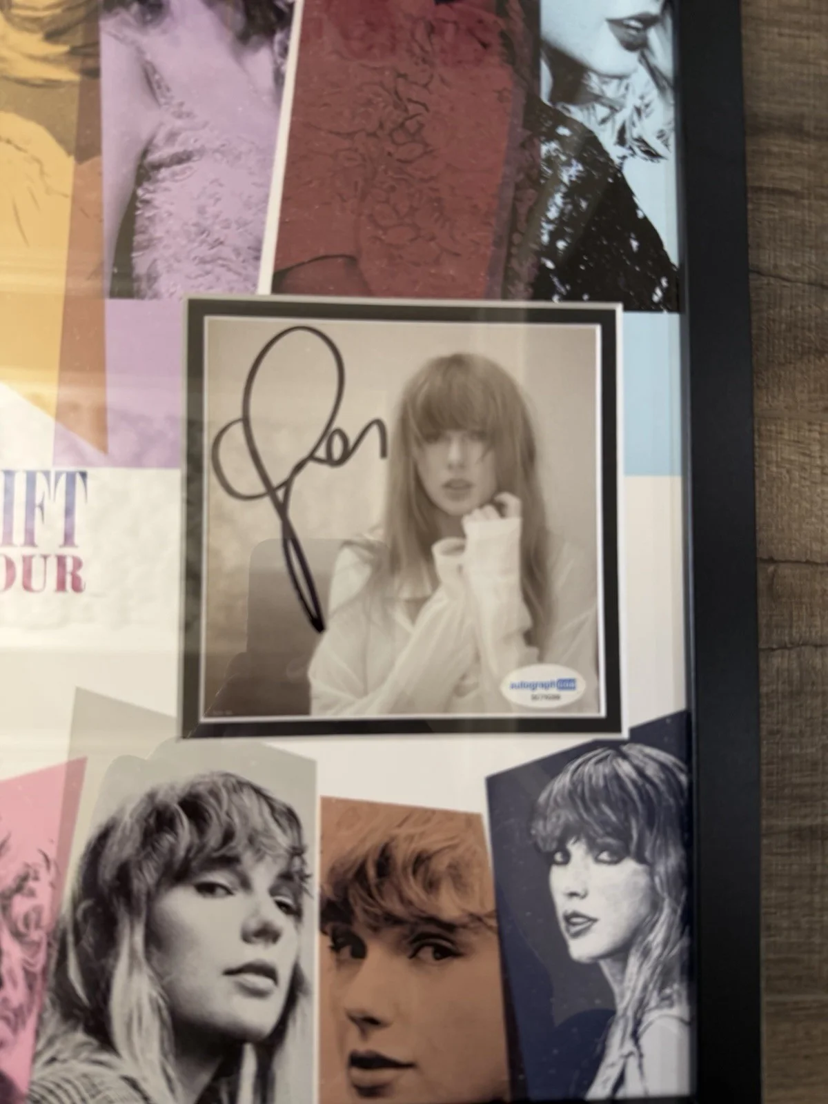 SIGNED Taylor Swift 12x16 Custom Framed CD Eras Tour Photo Auto Display w/COA, изображение 2