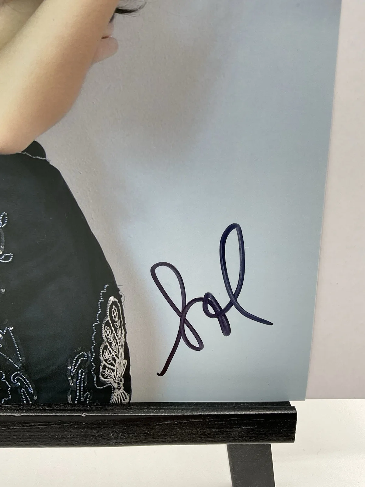 Sol Rodriguez — Sol Rodriguez signed 8x10 Peacemaker signed 8x10 Star Trek signed photo SWAU, изображение 2