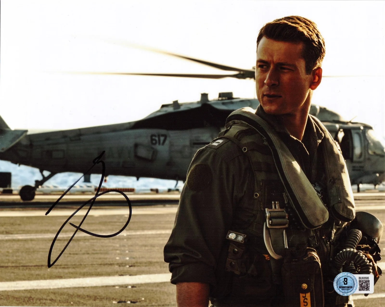 Glen Powell — Glen Powell Signed 8x10 Photo Top Gun Maverick Authentic Autograph Beckett