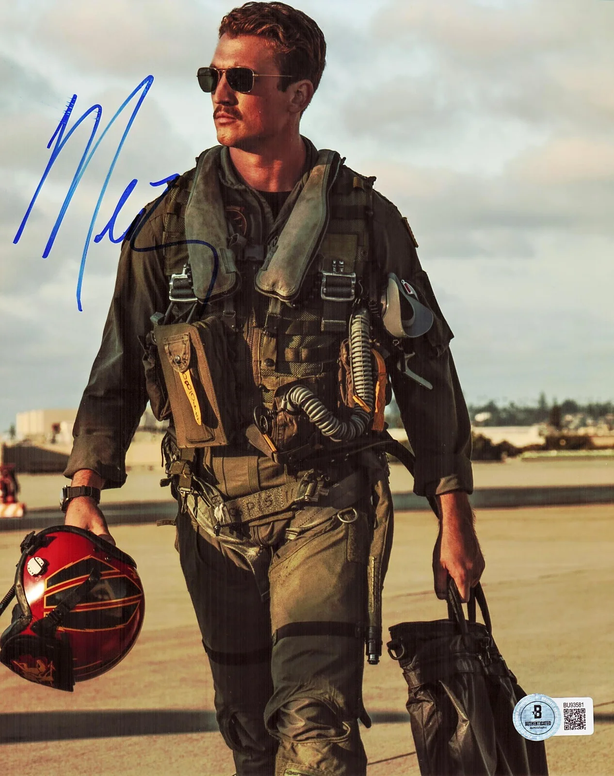 Miles Teller — Miles Teller Signed 8x10 Photo Top Gun Maverick Authentic Autograph Beckett