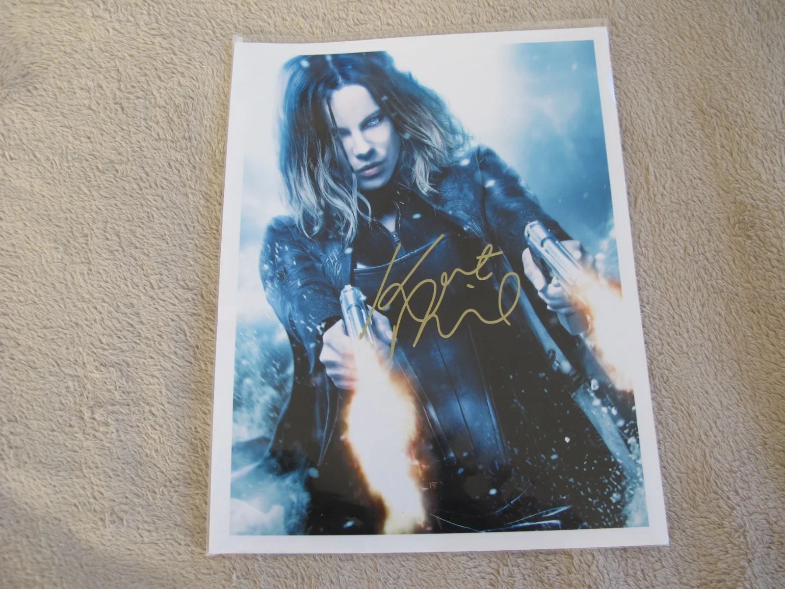 Kate Beckinsale — Kate Beckinsale ~ Hand SIGNED "Underworld" Photo ~ Signature / Autograph