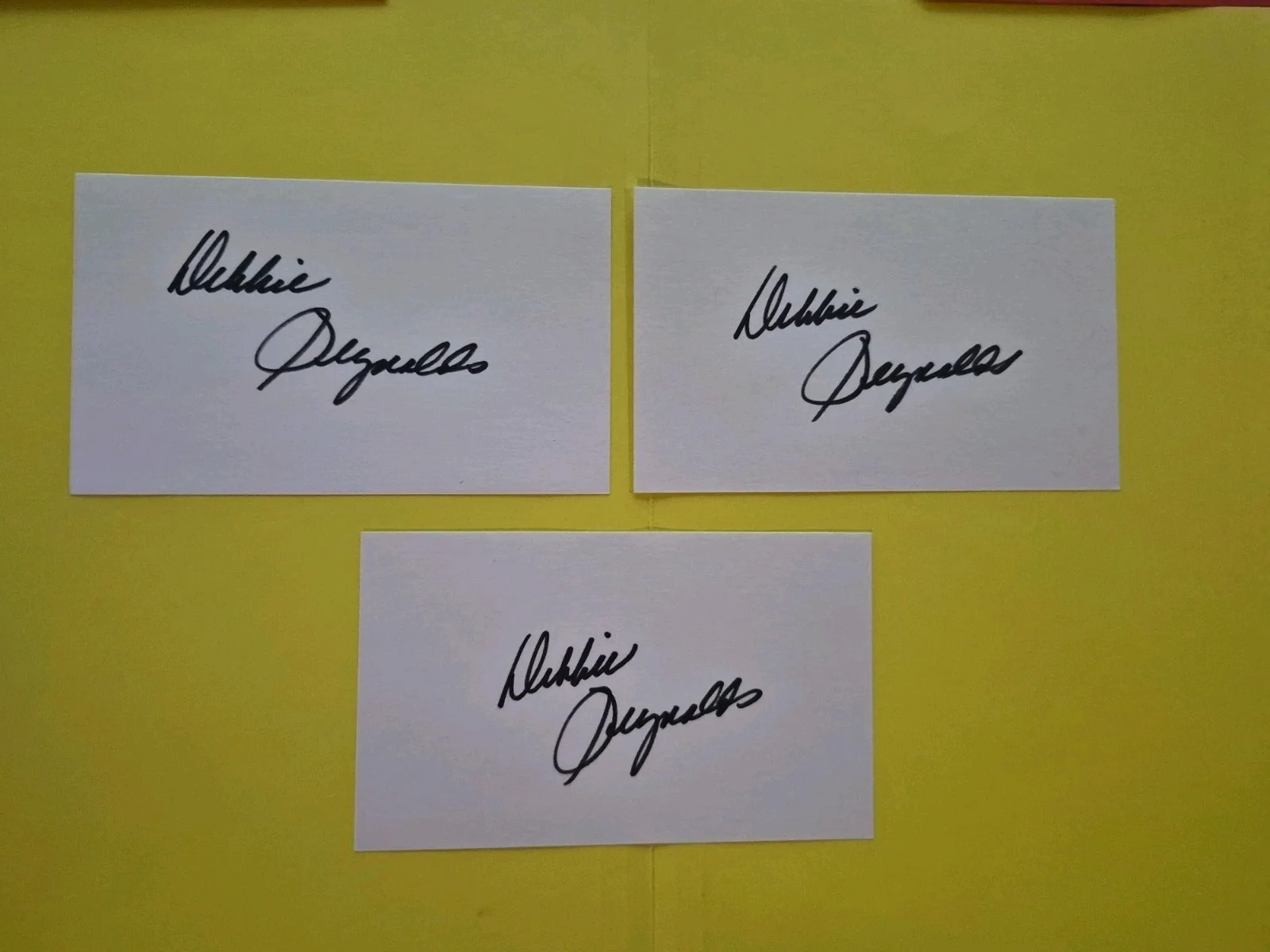 Debbie Reynolds — Debbie Reynolds Signed, Autographed, 3x5 Card, No Inscription., изображение 2