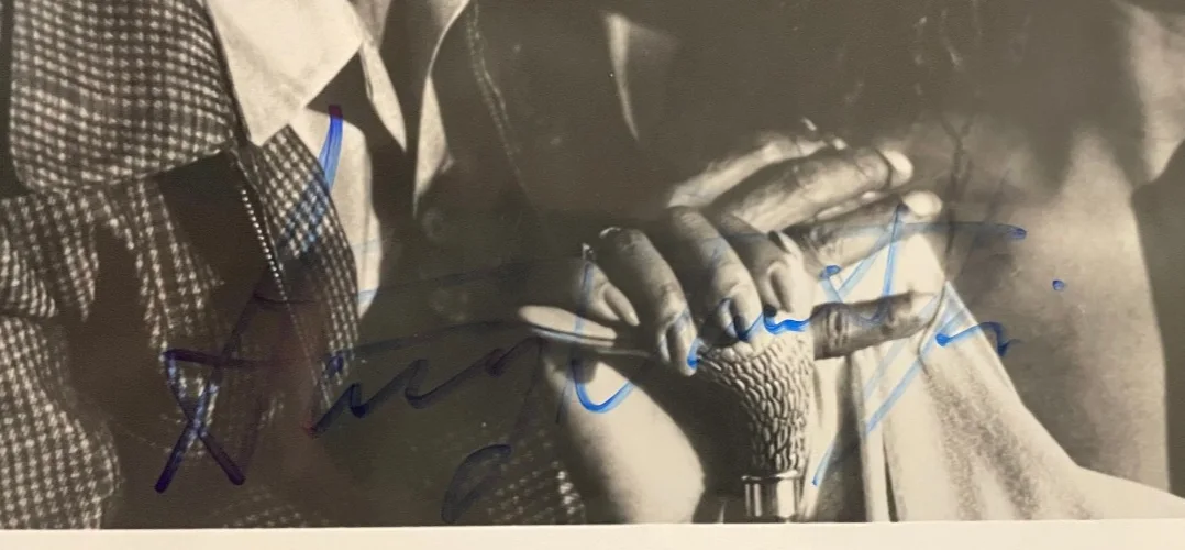 Sammy Davis Jr — Sammy Davis Jr. Signed Autograph Signature 10x8 B&W Vintage Little Mo Photograph, изображение 2