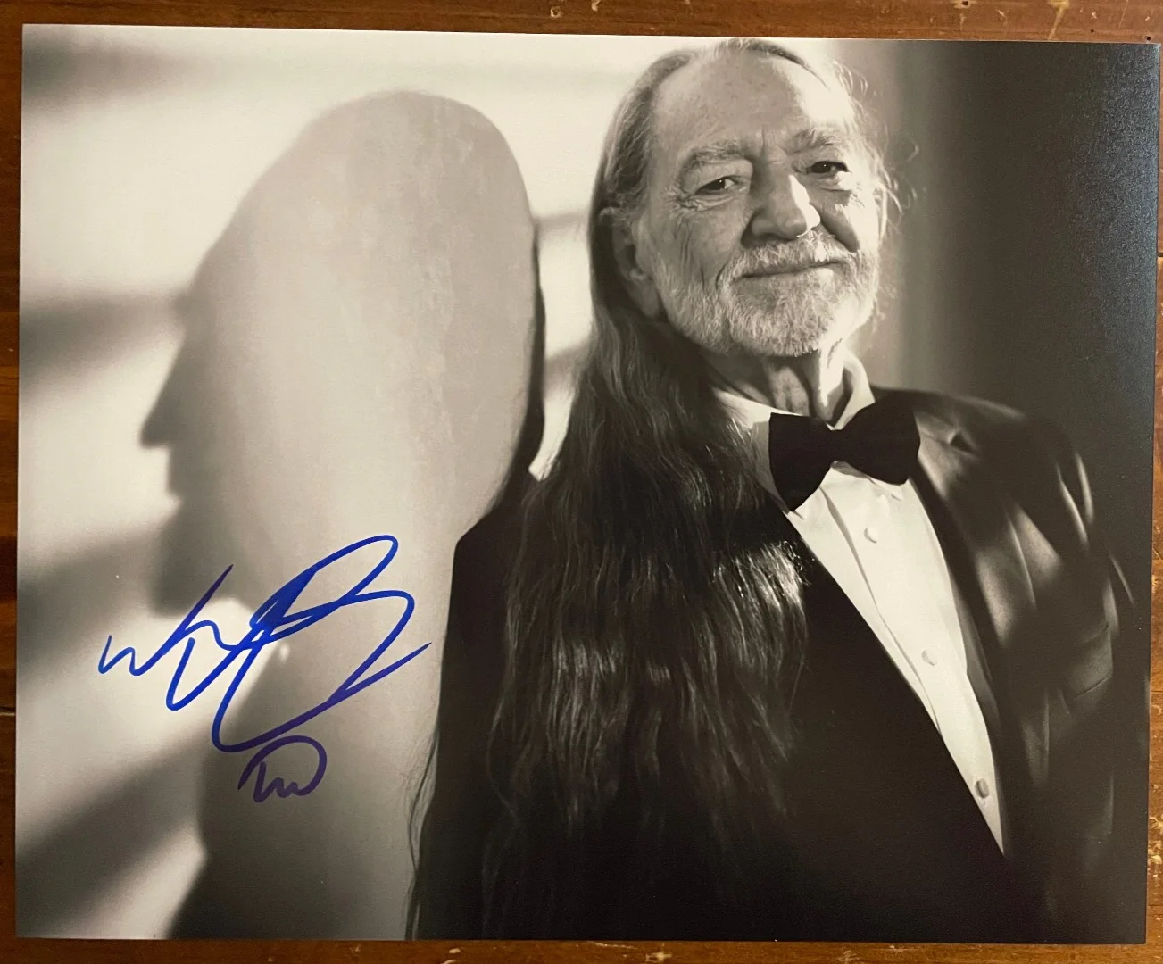 Willie Nelson — Willie Nelson Signed Autograph Signature 10x8 B&W Glossy Photograph