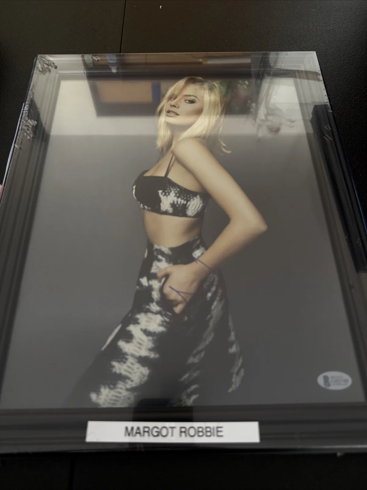 Margot Robbie — Margot Robbie Sexy 11x14 Autographed Photo - Beckett Cert # G02740 VHTF