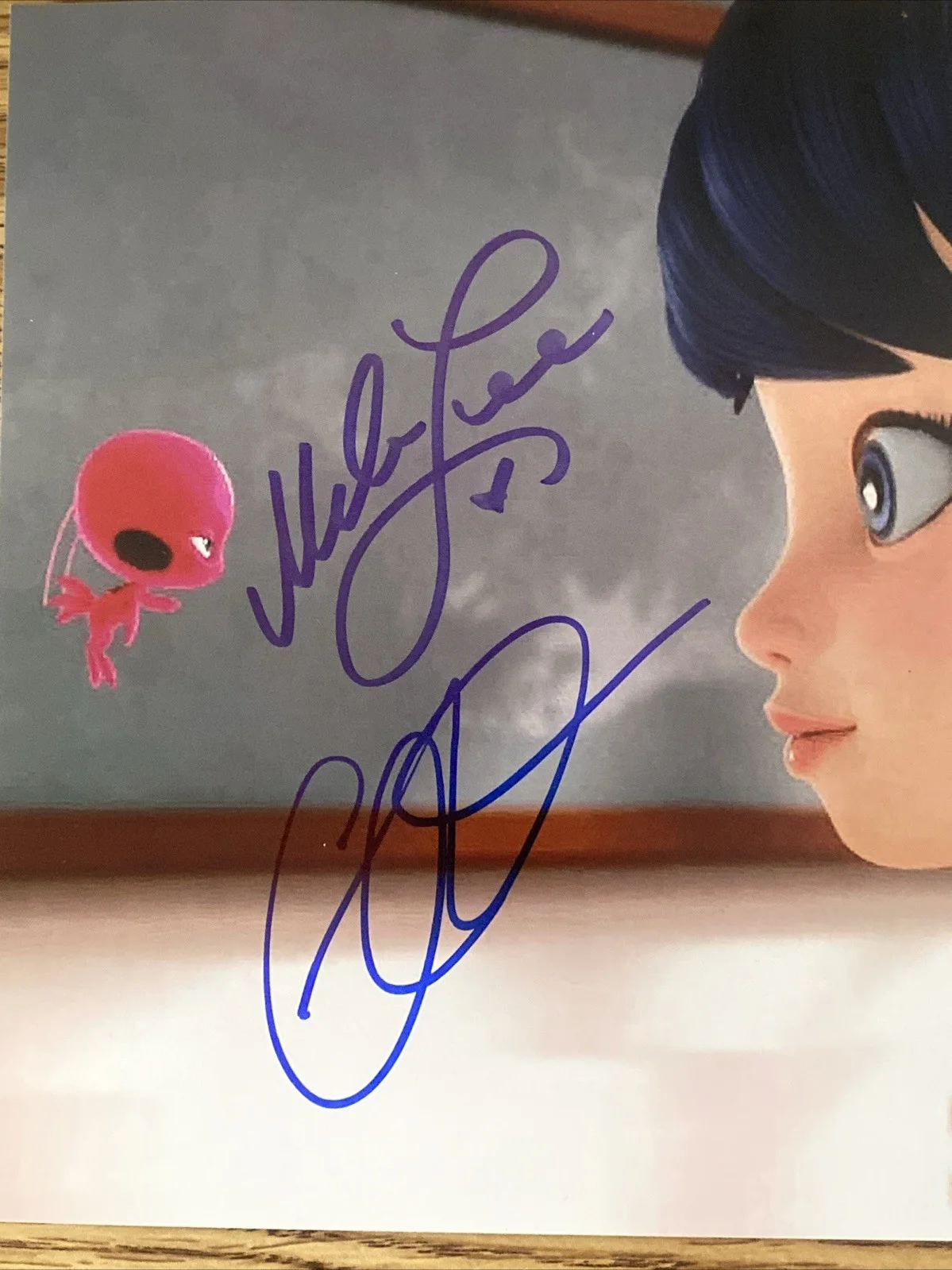Cristina Vee, Mela Lee — Cristina Vee & Mela Lee Autographed 8x10 Photo Miraculous Tales of Ladybug & Cat, изображение 2