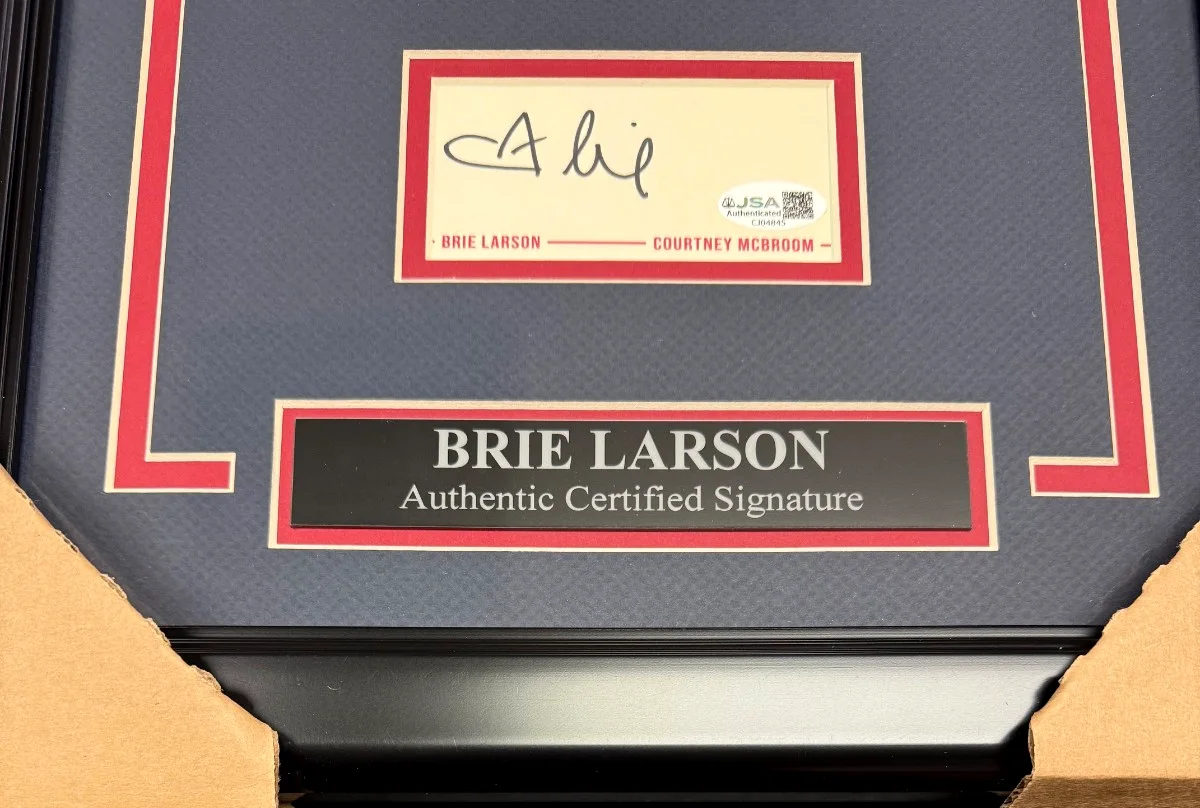 Brie Larson Captain Marvel Signed Autographed Cut with Framed 8x10 Photo JSA COA, image 2