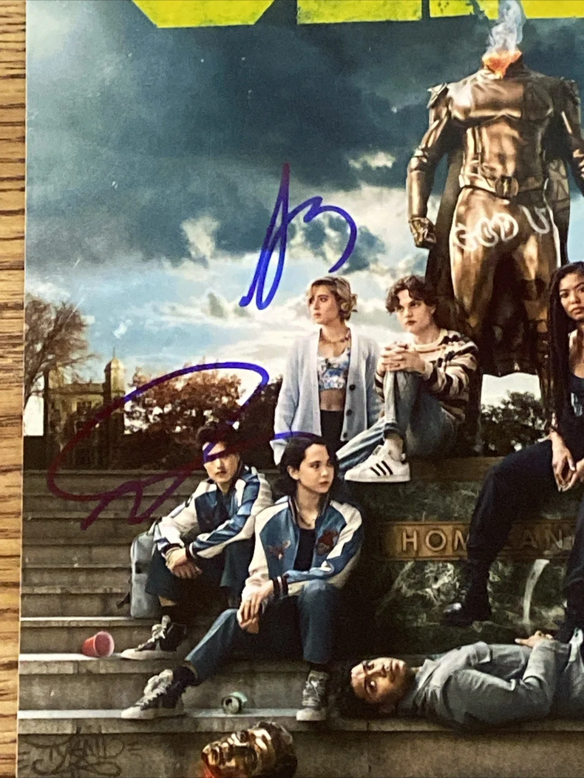 Lizze Broadway, Derek Luh — Lizze Broadway & Derek Luh Autographed 8x10 Gen V Photo Jordan Li Emma Meyer, изображение 2