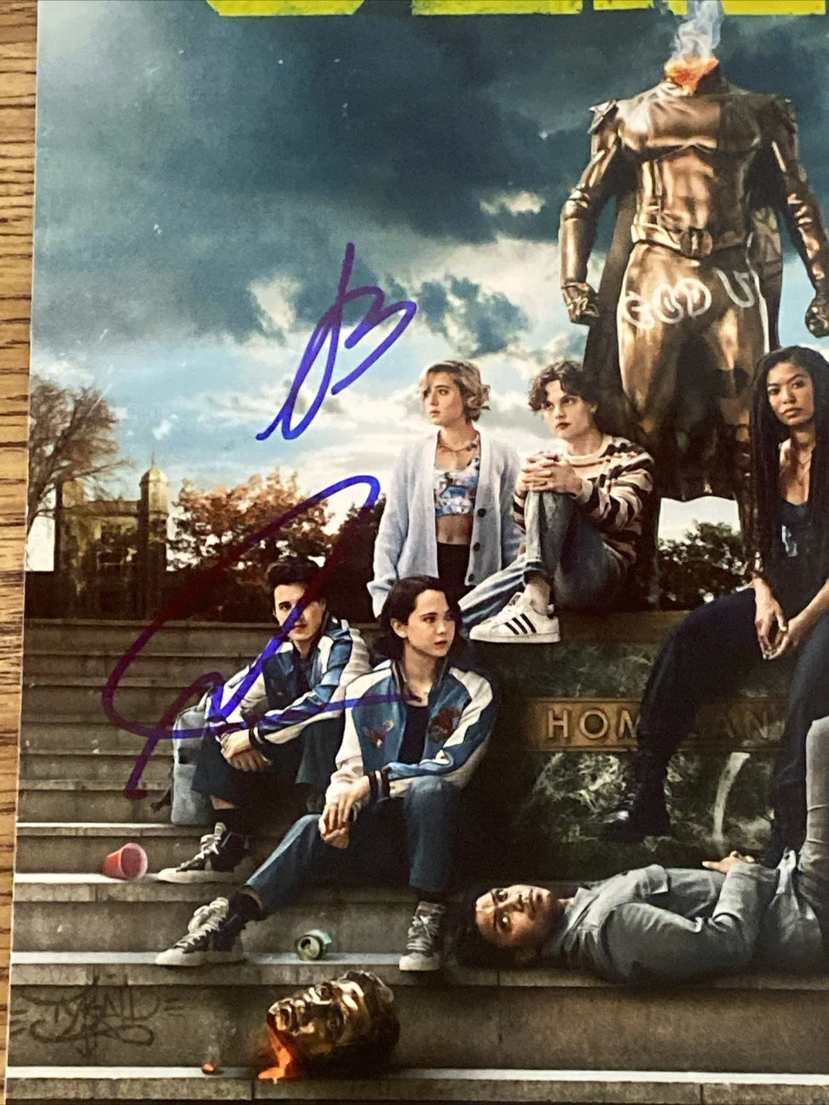 Lizze Broadway, Derek Luh — Lizze Broadway & Derek Luh Autographed 8x10 Gen V Photo Jordan Li Emma Meyer, изображение 2