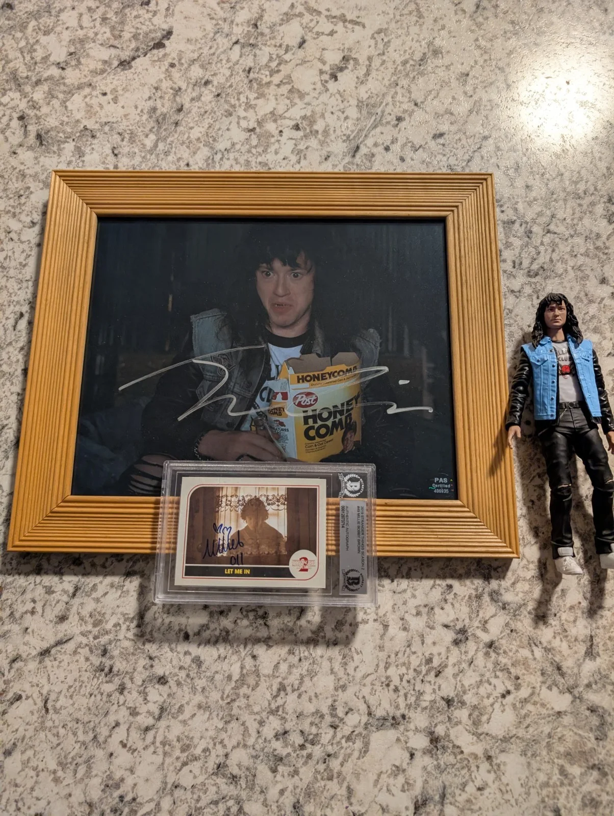 Beckett Signed Millie Bobby Brown Autograph/ Joseph Quinn Auto Stranger Things, image 2