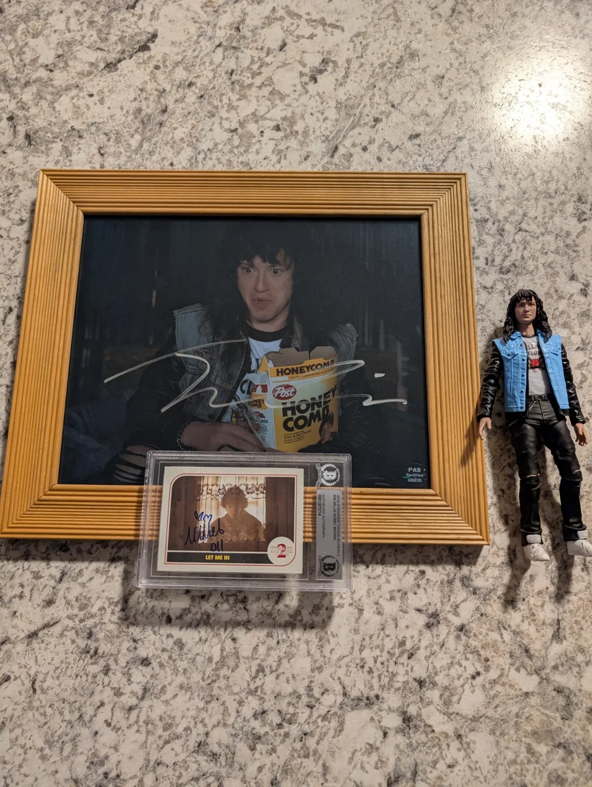 Beckett Signed Millie Bobby Brown Autograph/ Joseph Quinn Auto Stranger Things, image 3