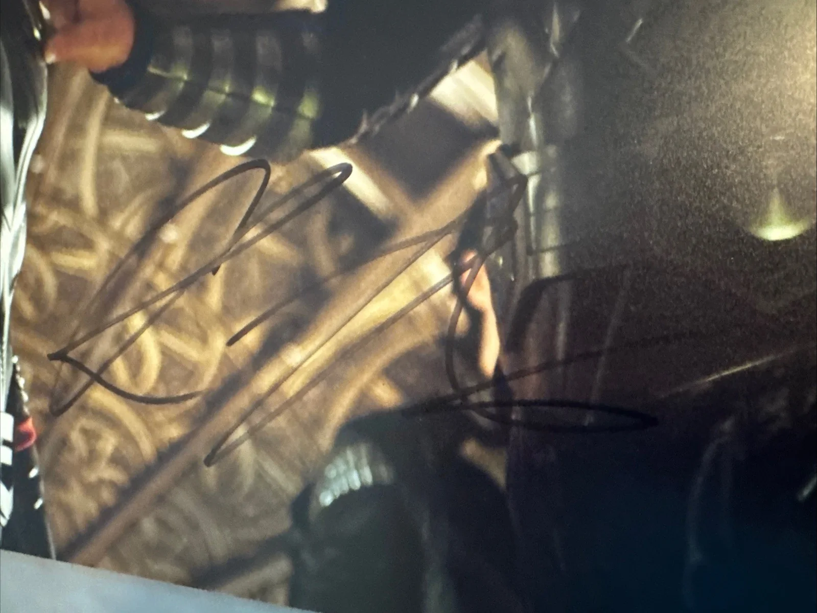 CHRIS HEMSWORTH — Chris Hemsworth Signed 11x14 Thor Marvel Avengers Authentic Autograph Signed, image 3
