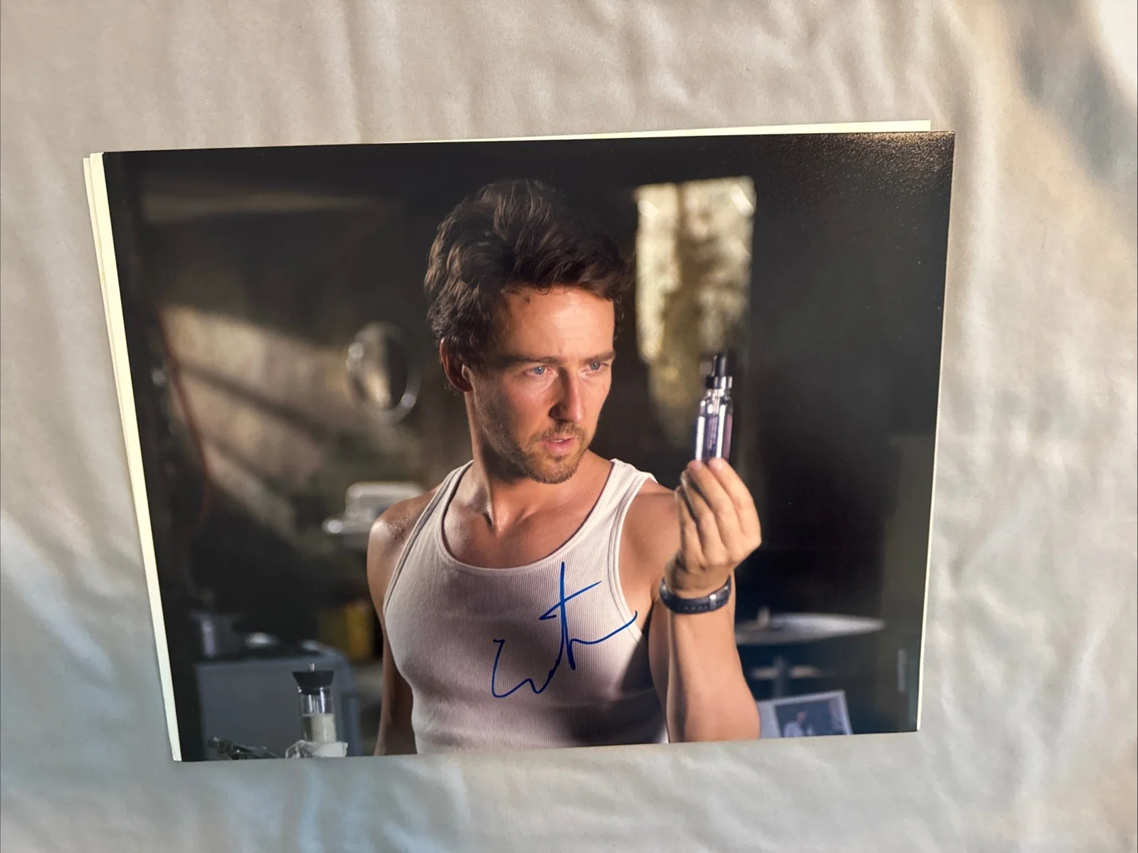 Edward Norton — Edward Norton signed 11 X 14 Photo Pic autographed Picture Hulk, image 2