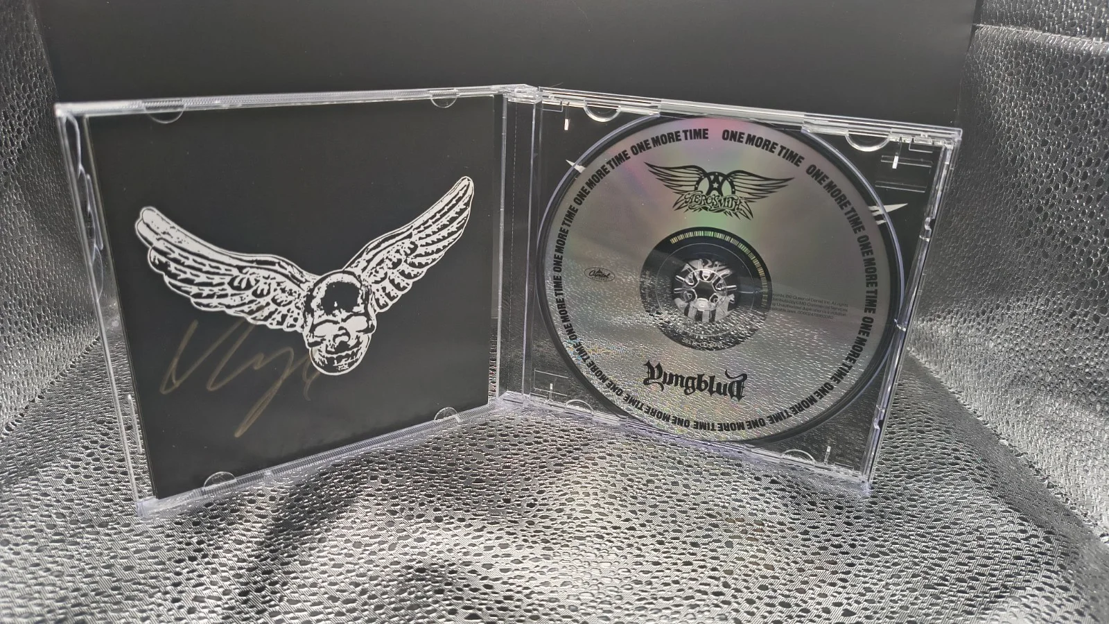 YUNGBLUD auto signed CD booklet CD Aerosmith “One More Time” READ DESCRIPTION, image 2