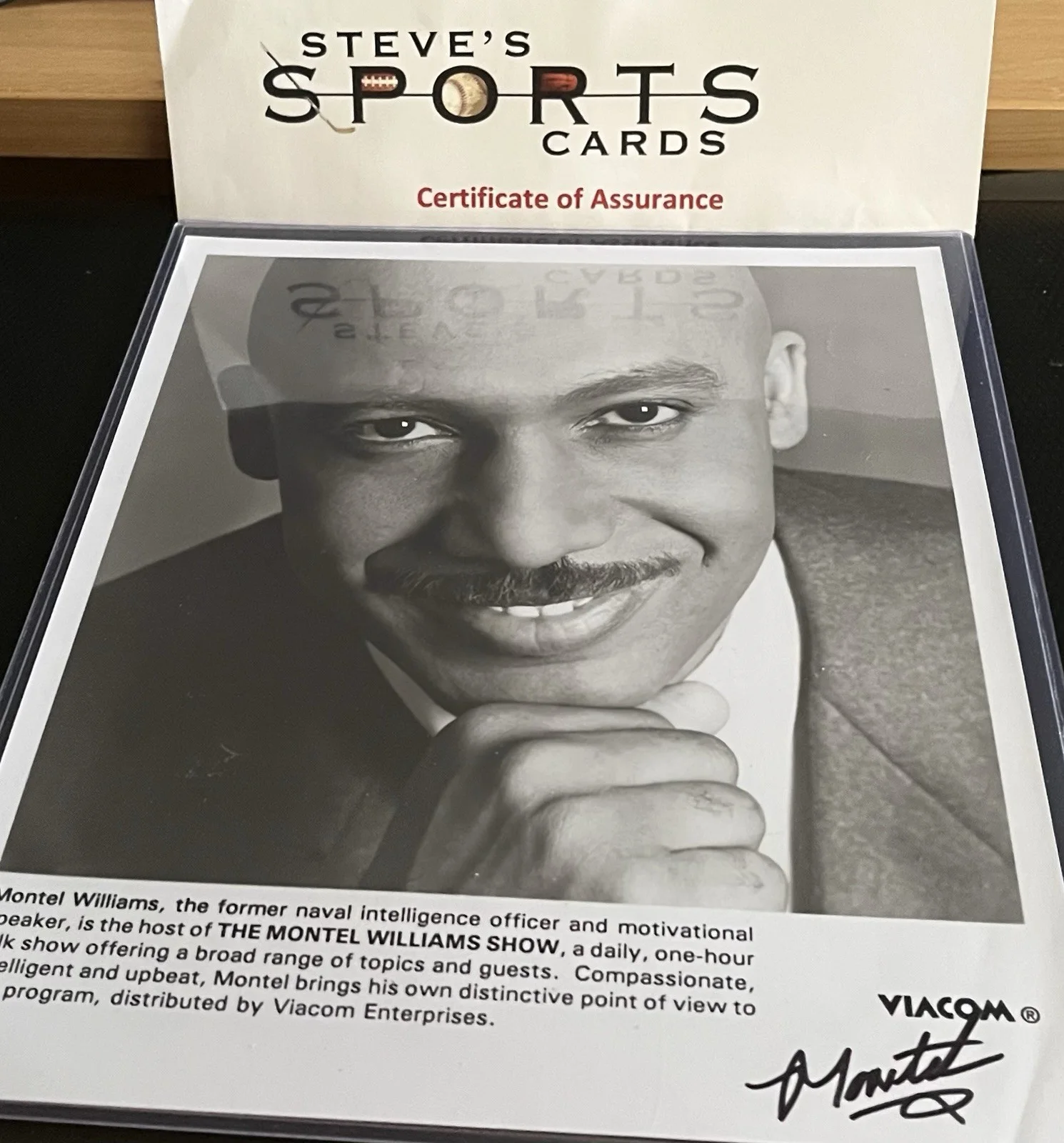 Montel Williams — Montel Williams Signed B&W 8x10 Viacom Promotional Photo w/ COA & Top Loader