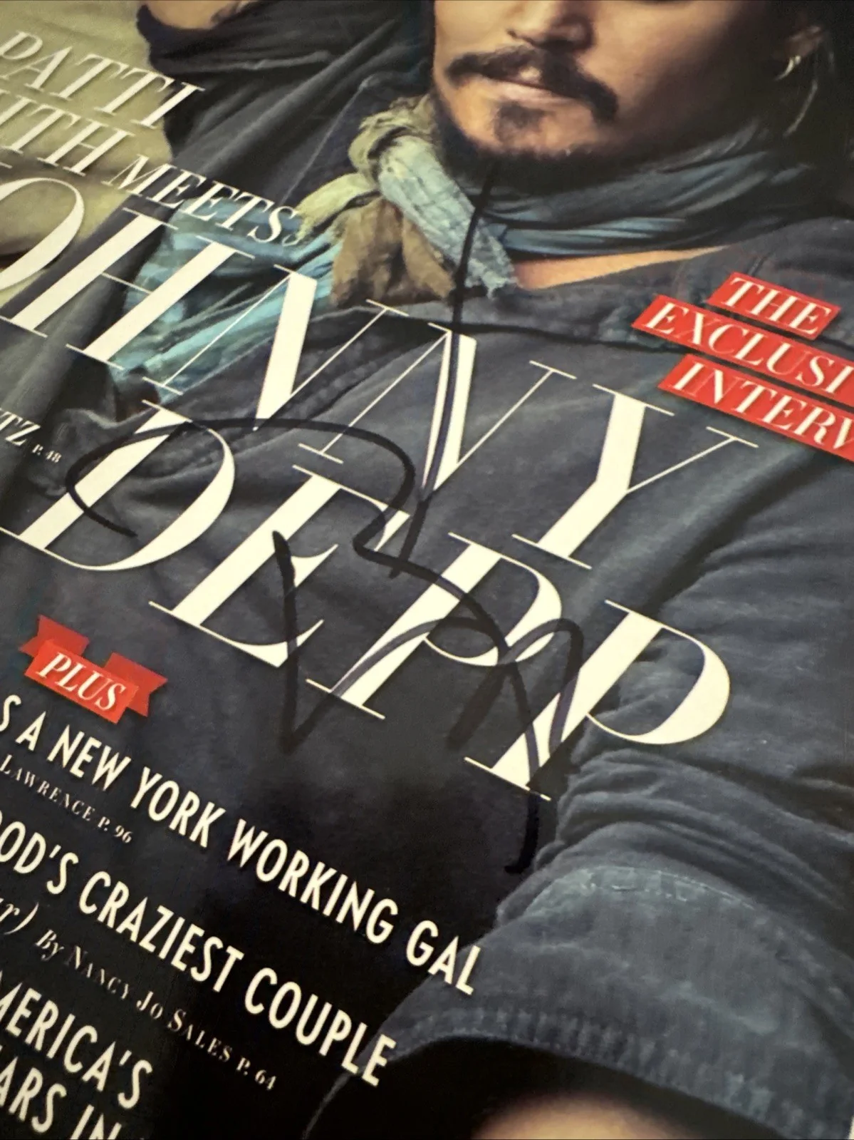 Johnny Depp — JOHNNY DEPP signed Autographed VANITY FAIR 2011 magazine Annie Leibovitz Photos, image 2