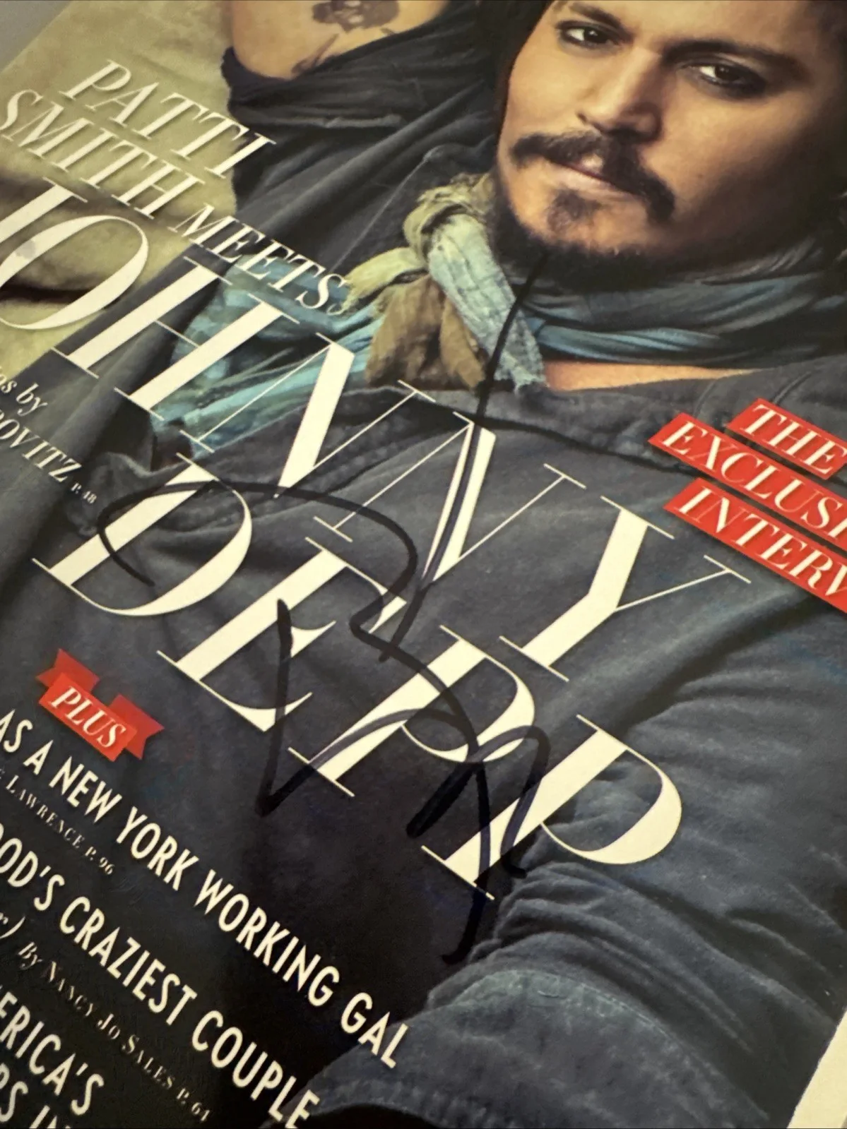 Johnny Depp — JOHNNY DEPP signed Autographed VANITY FAIR 2011 magazine Annie Leibovitz Photos, image 3