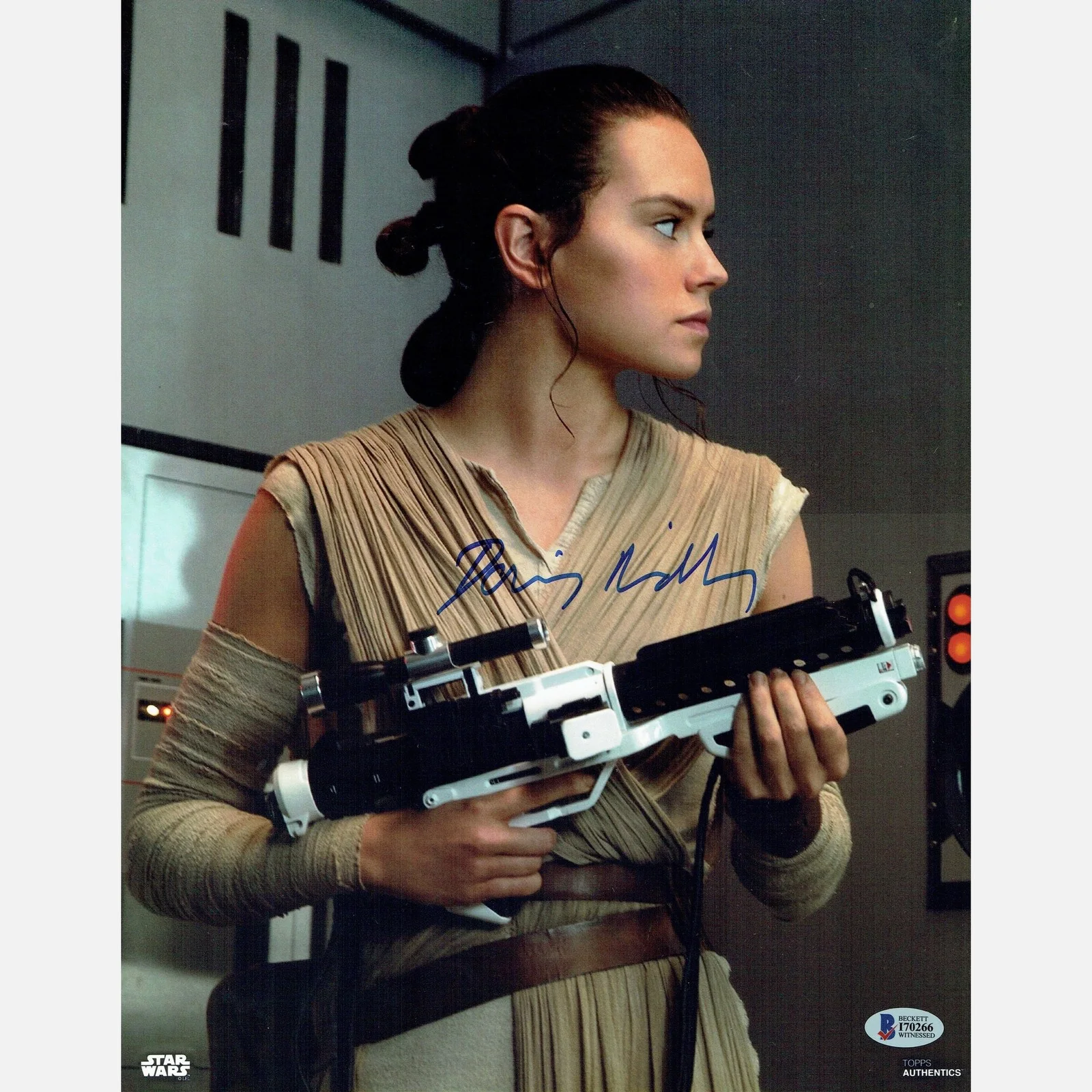 DAISY RIDLEY autograph BECKETT signed 11x14 photography STAR WARS — DAISY RIDLEY autograph BECKETT signed 11x14 photography STAR WARS