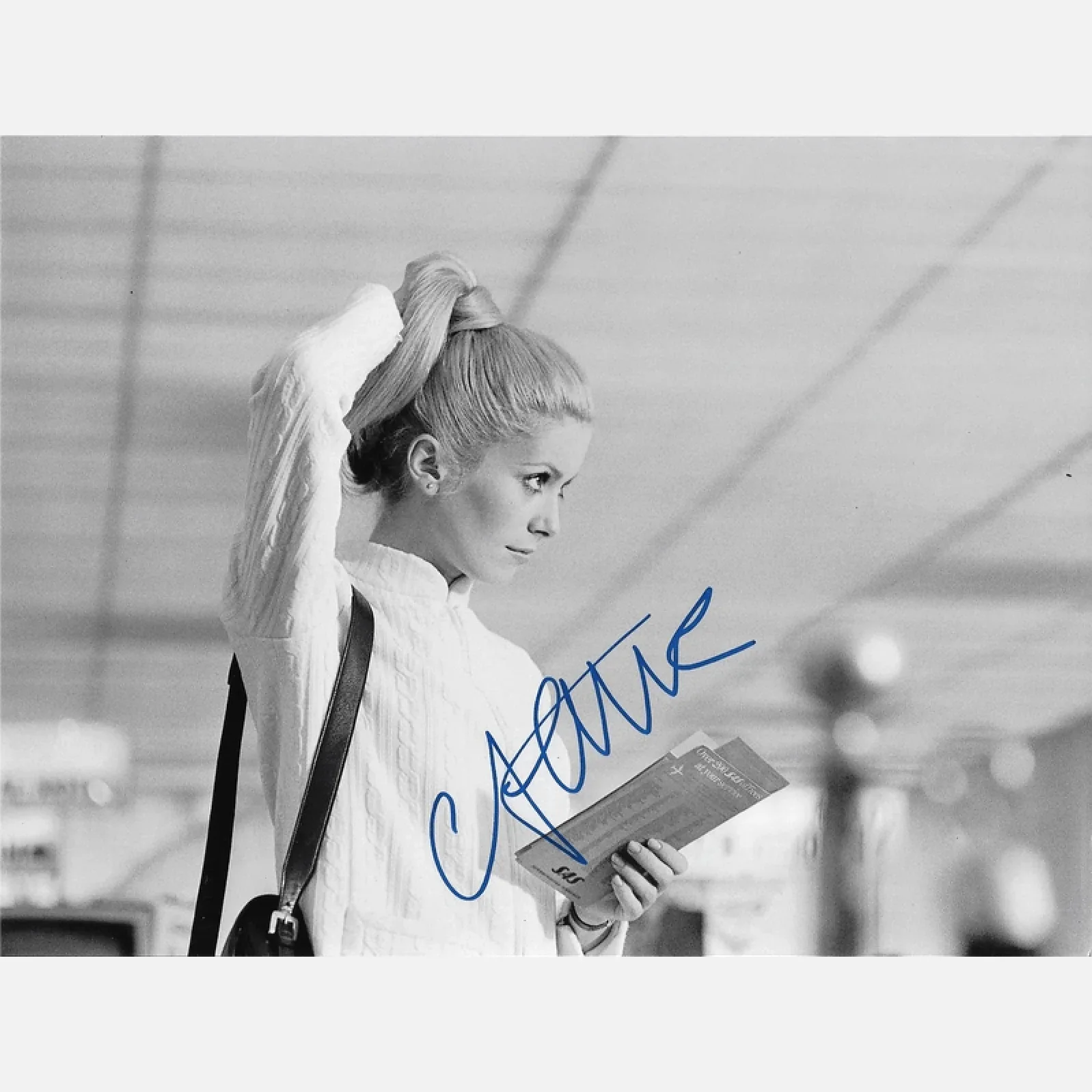 CATHERINE DENEUVE autograph ACOA signed 8x10 photography — CATHERINE DENEUVE autograph ACOA signed 8x10 photography