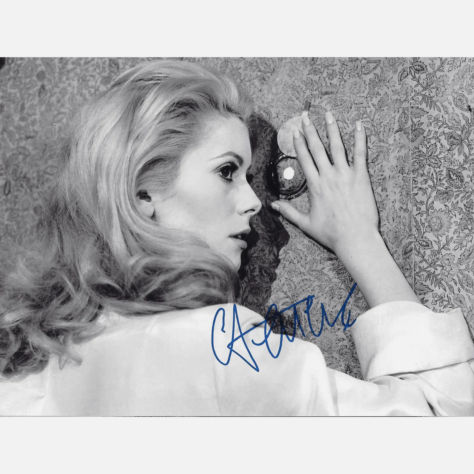 CATHERINE DENEUVE autograph ACOA signed 8x10 photography — CATHERINE DENEUVE autograph ACOA signed 8x10 photography