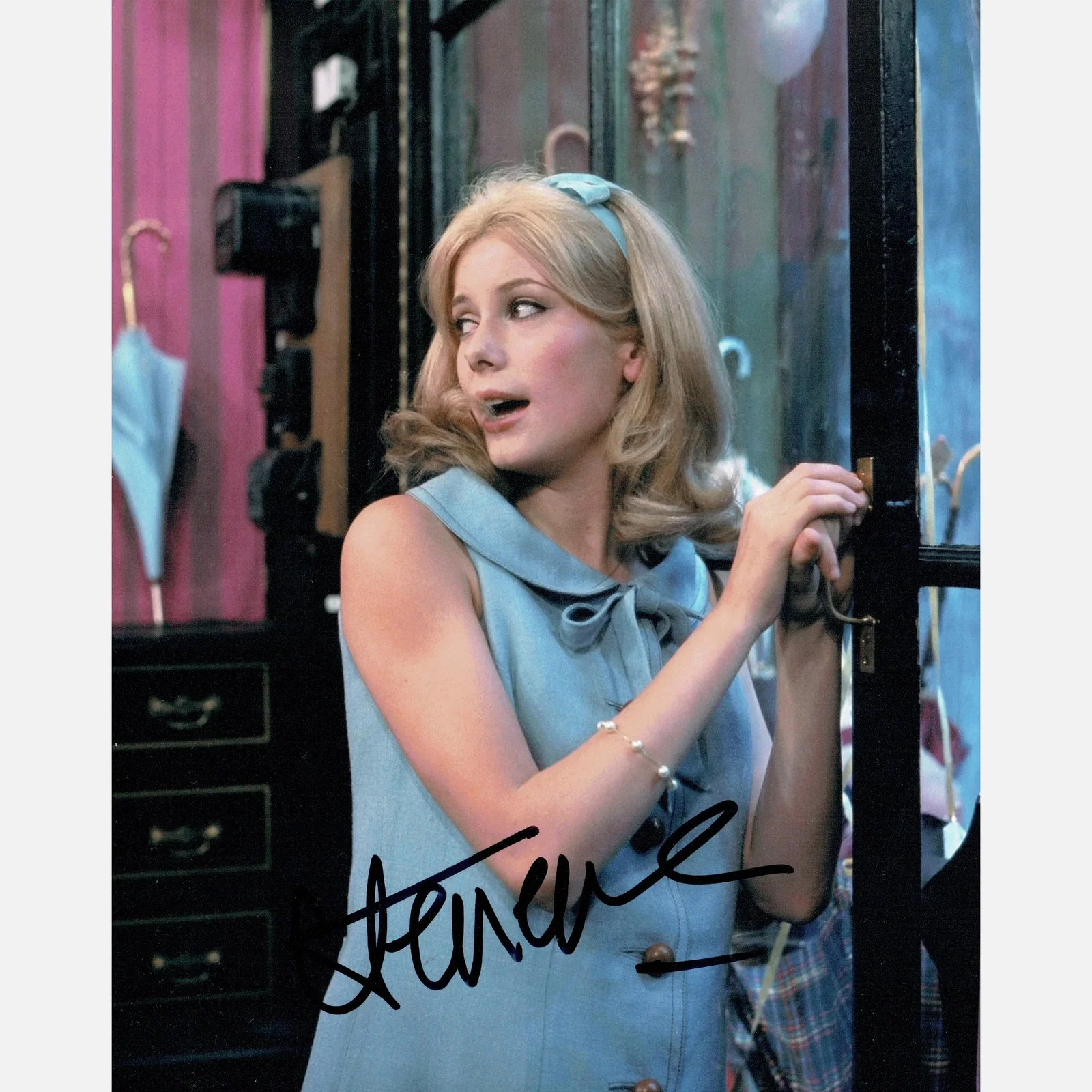 CATHERINE DENEUVE autograph ACOA signed 8x10 photography — CATHERINE DENEUVE autograph ACOA signed 8x10 photography