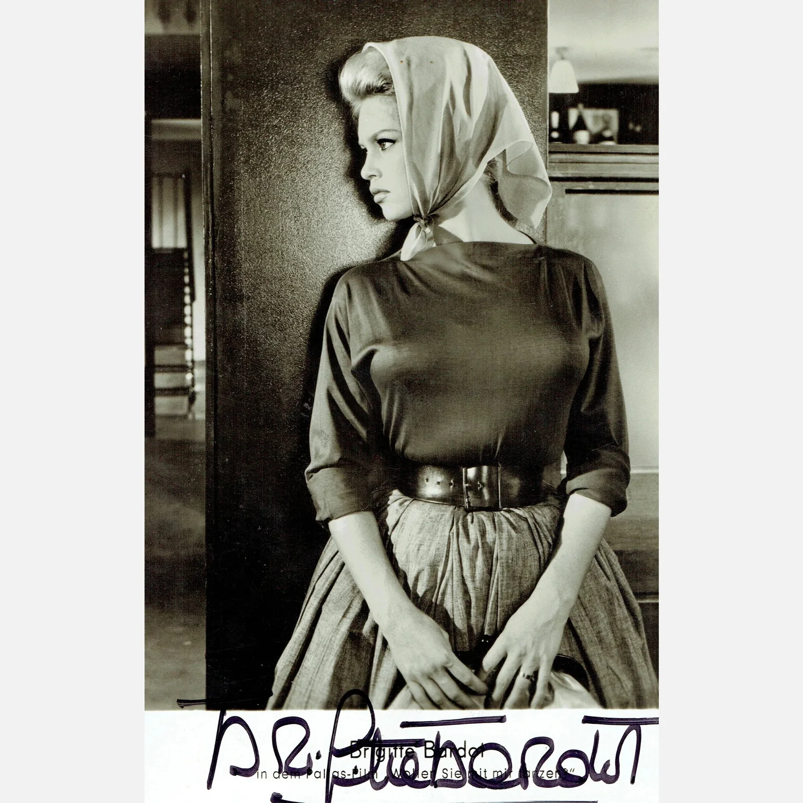 BRIGITTE BARDOT autograph ACOA signed 3, 5x5, 5 VINTAGE photography — BRIGITTE BARDOT autograph ACOA signed 3,5x5,5 VINTAGE photography