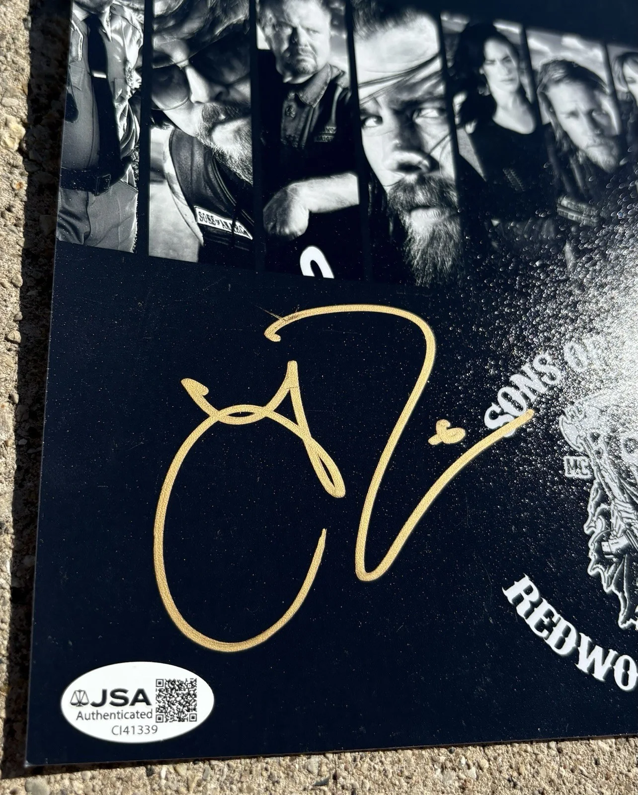 KATEY SAGAL & THEO ROSSI SIGNED 8x10 Photo JSA COA SON’s OF ANARCHY, изображение 2