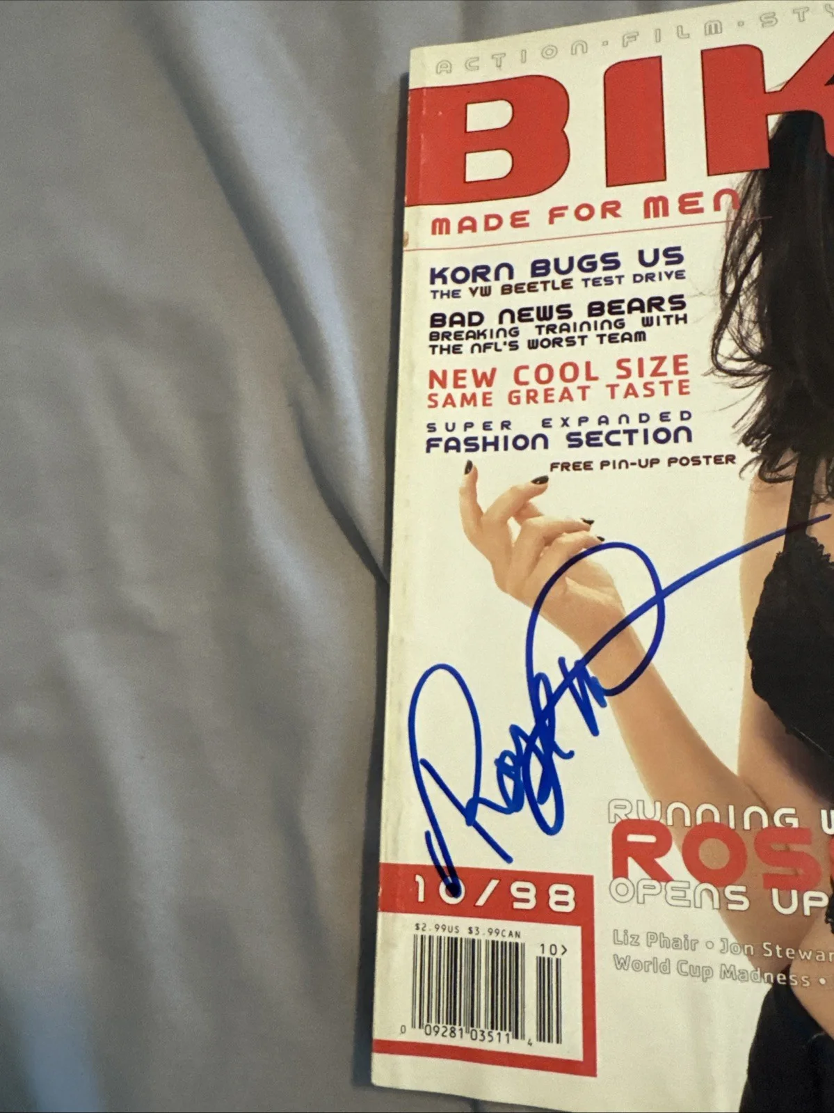 Rose McGowan — Rose McGowan Authentic Signed Bikini Magazine Cover April 2000 Charmed Tarantino, изображение 5