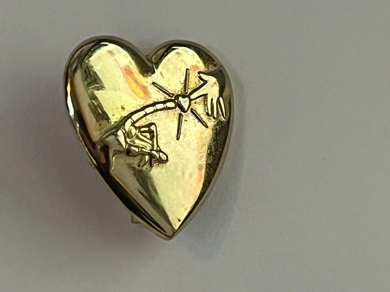 E.T ET GOLD HEART UNIVERSAL STUDIOS VARIETY Spielberg METAL PIN EX, image 3