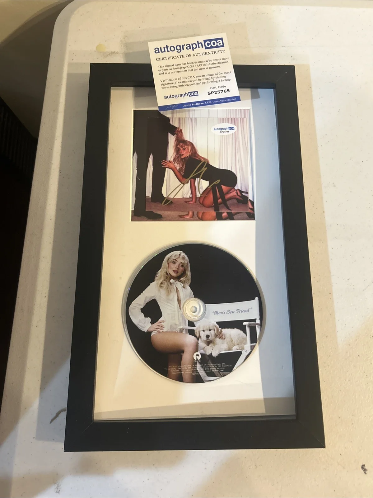 SABRINA CARPENTER SIGNED AUTOGRAPH FRAMED CD DISPLAY ACOA MAN’S BEST FRIEND, изображение 5