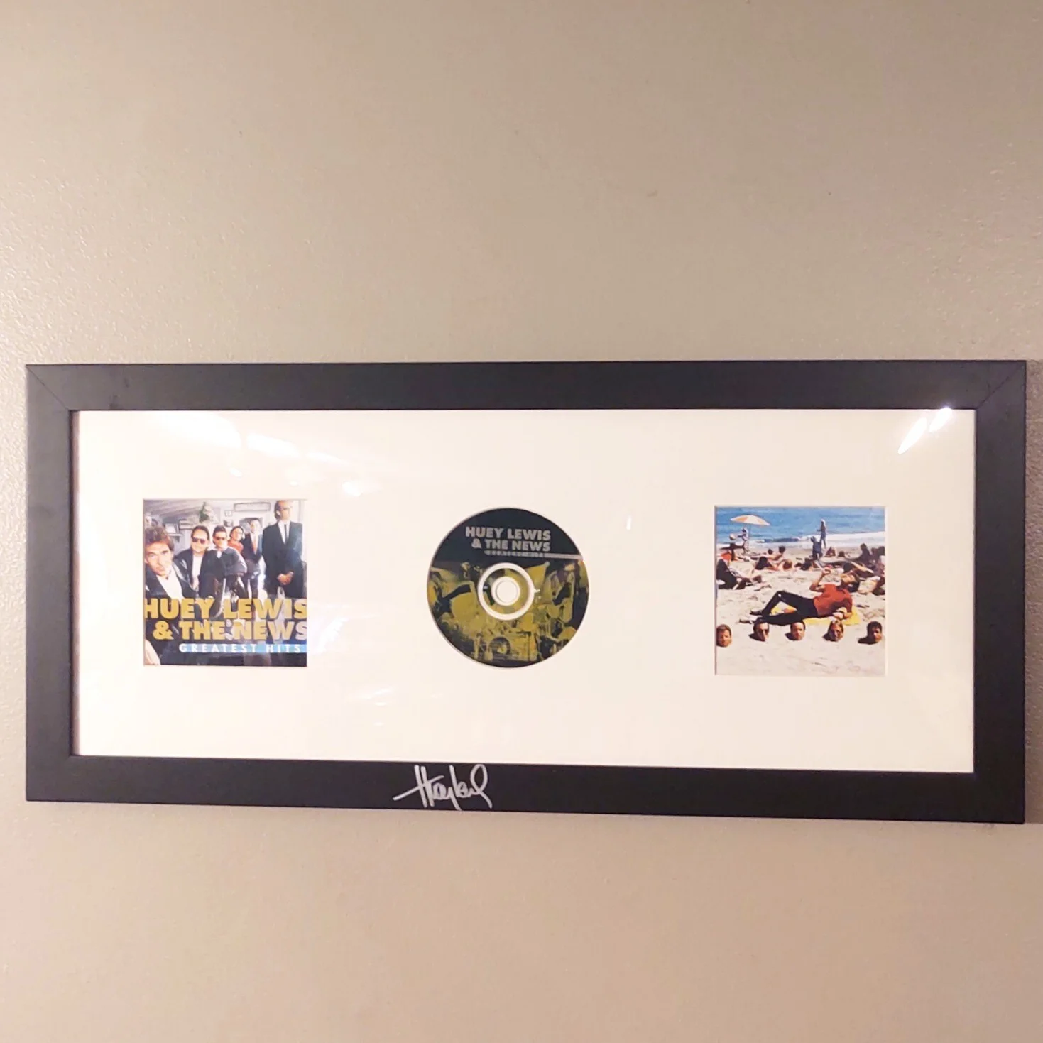 Huey Lewis and the News Autographed Custom Framed Greatest Hits Album 27 x 12, изображение 2