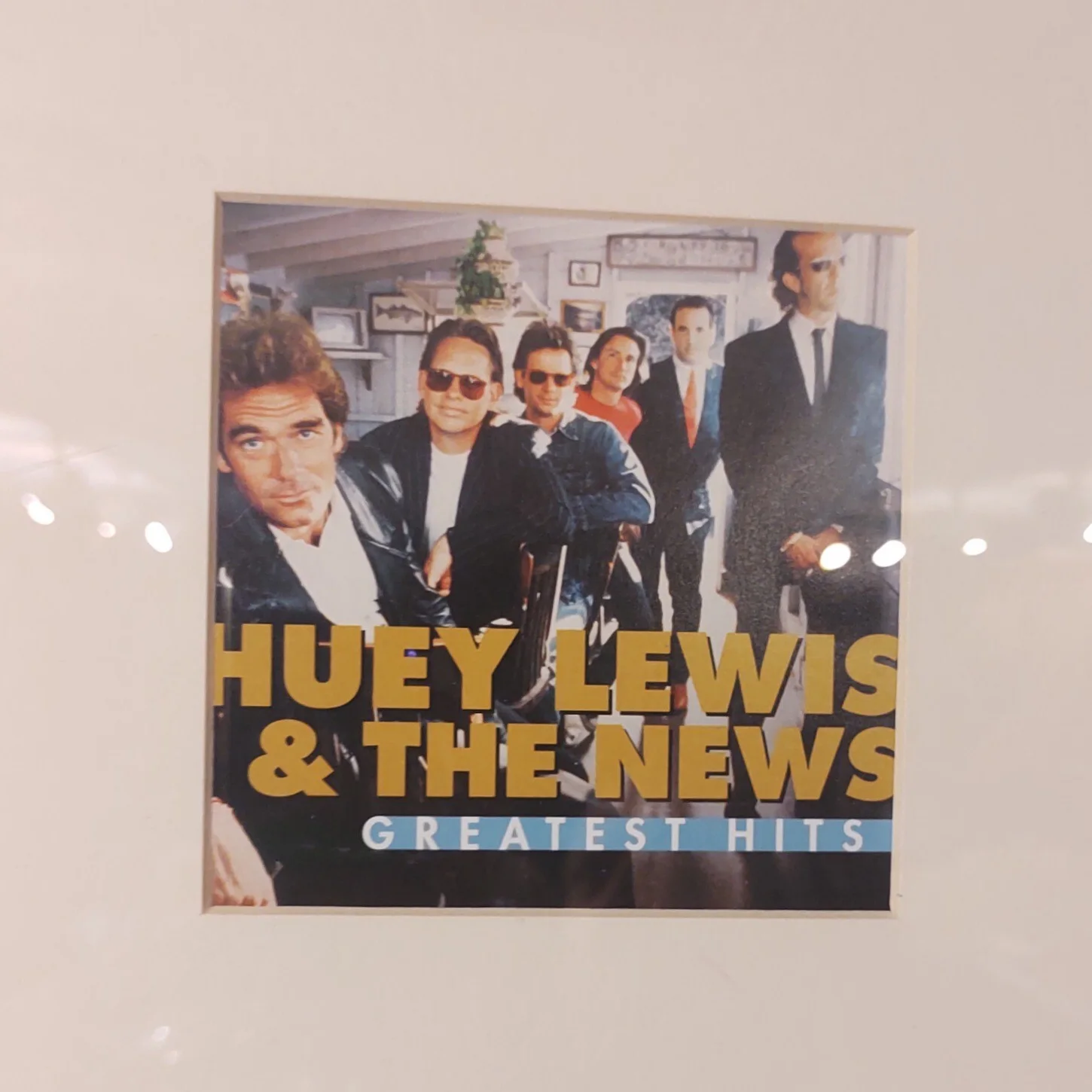 Huey Lewis and the News Autographed Custom Framed Greatest Hits Album 27 x 12, изображение 4