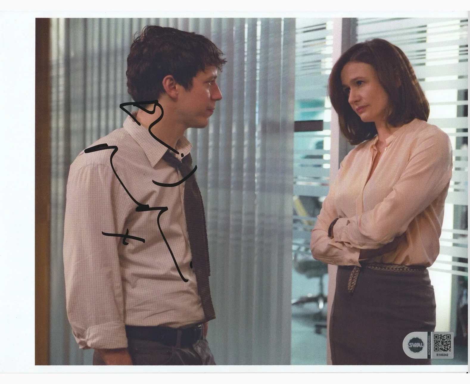 See title — EMILY MORTIMER SIGNED AUTHENTIC 'THE NEWSROOM' 8X10 PHOTO ACTRESS SWAU COA 3