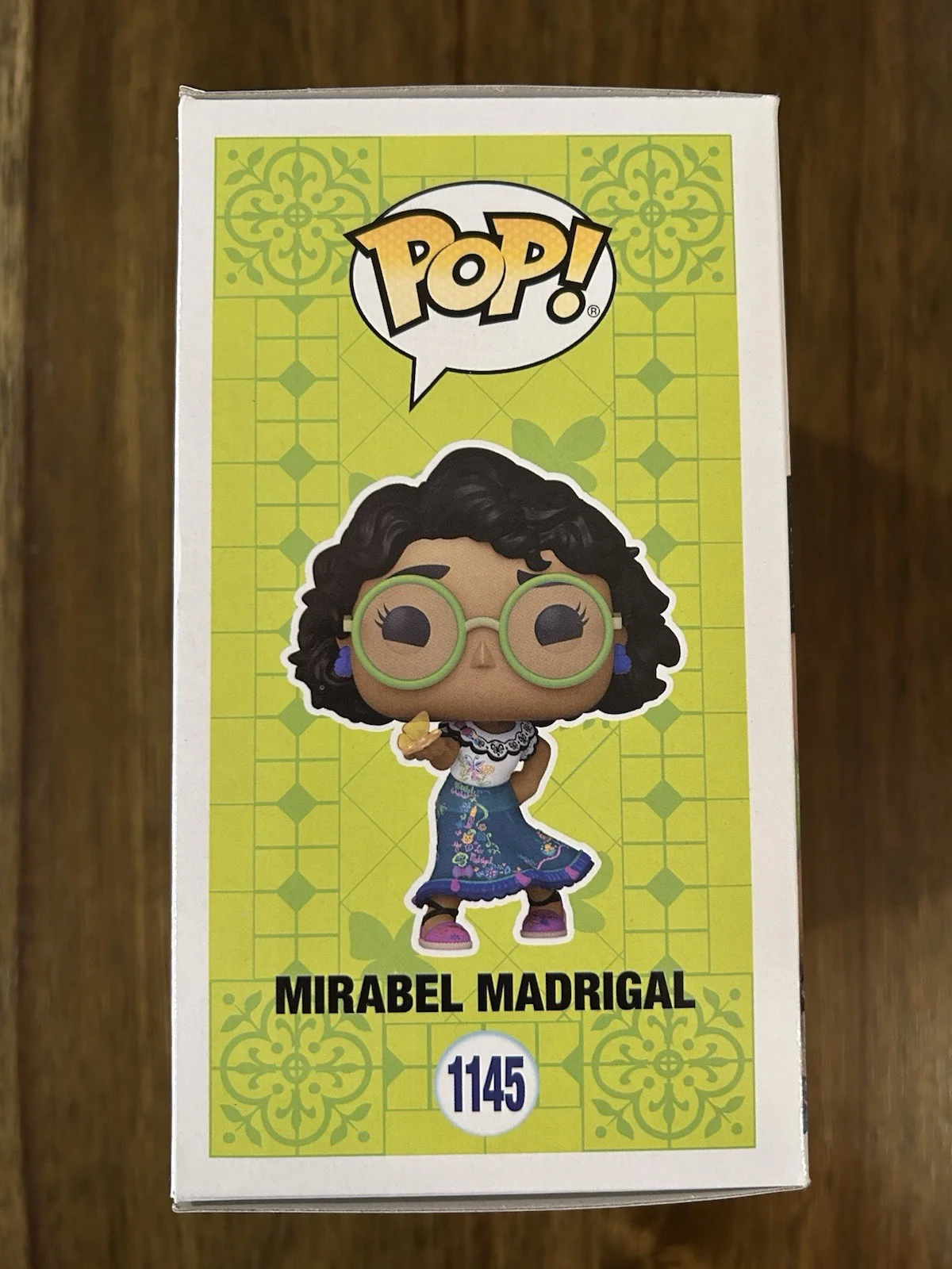 Stephanie Beatriz — Stephanie Beatriz ‘Encanto’ Signed ‘Mirabel’ Funko Pop Disney Beckett, изображение 4