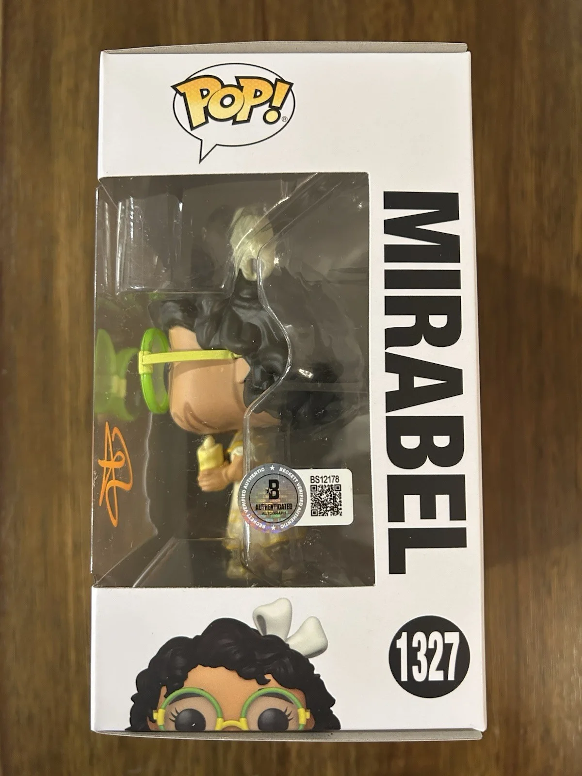 Stephanie Beatriz — Stephanie Beatriz ‘Encanto’ Signed ‘Mirabel’ Funko Pop Disney Beckett, изображение 2