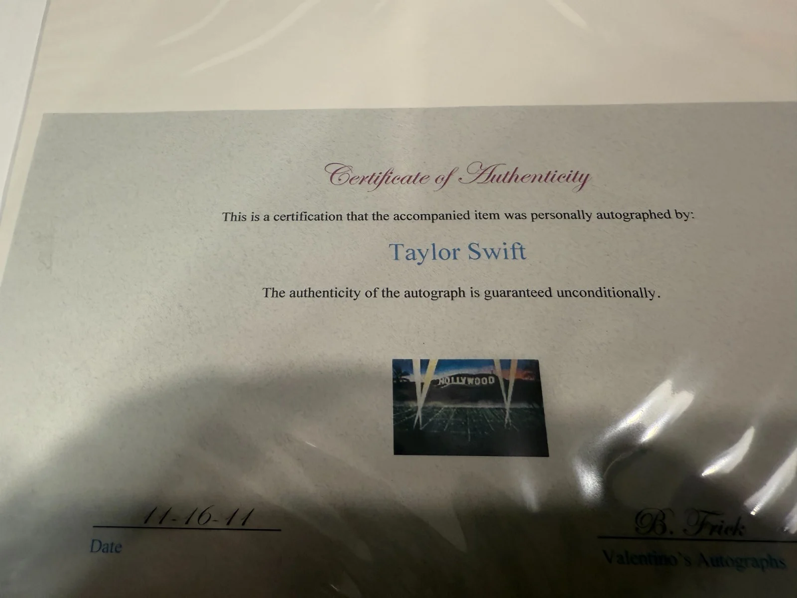 Taylor Swift CMT Artist of the Year HAND SIGNED Photograph with CoA EXTREME RARE, изображение 4