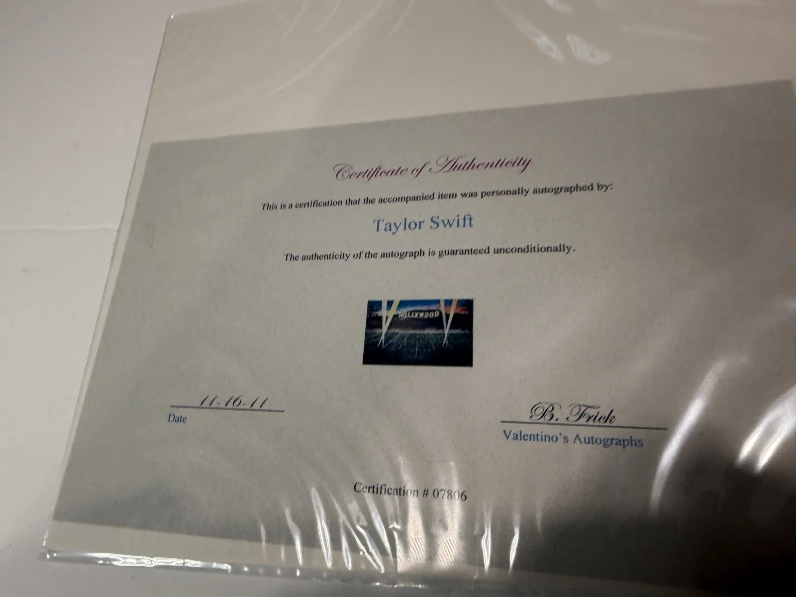 Taylor Swift CMT Artist of the Year HAND SIGNED Photograph with CoA EXTREME RARE, изображение 5