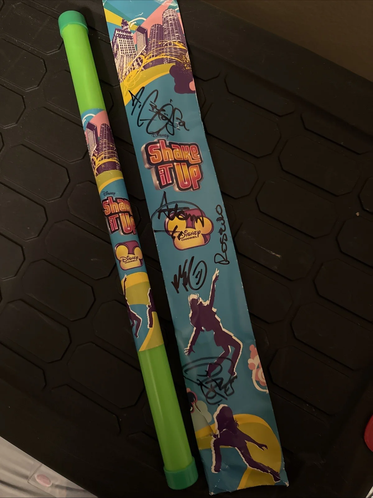 Shake It Up SIGNED By Zendaya And Cast Noise Stick With Signed Packaging, image 2